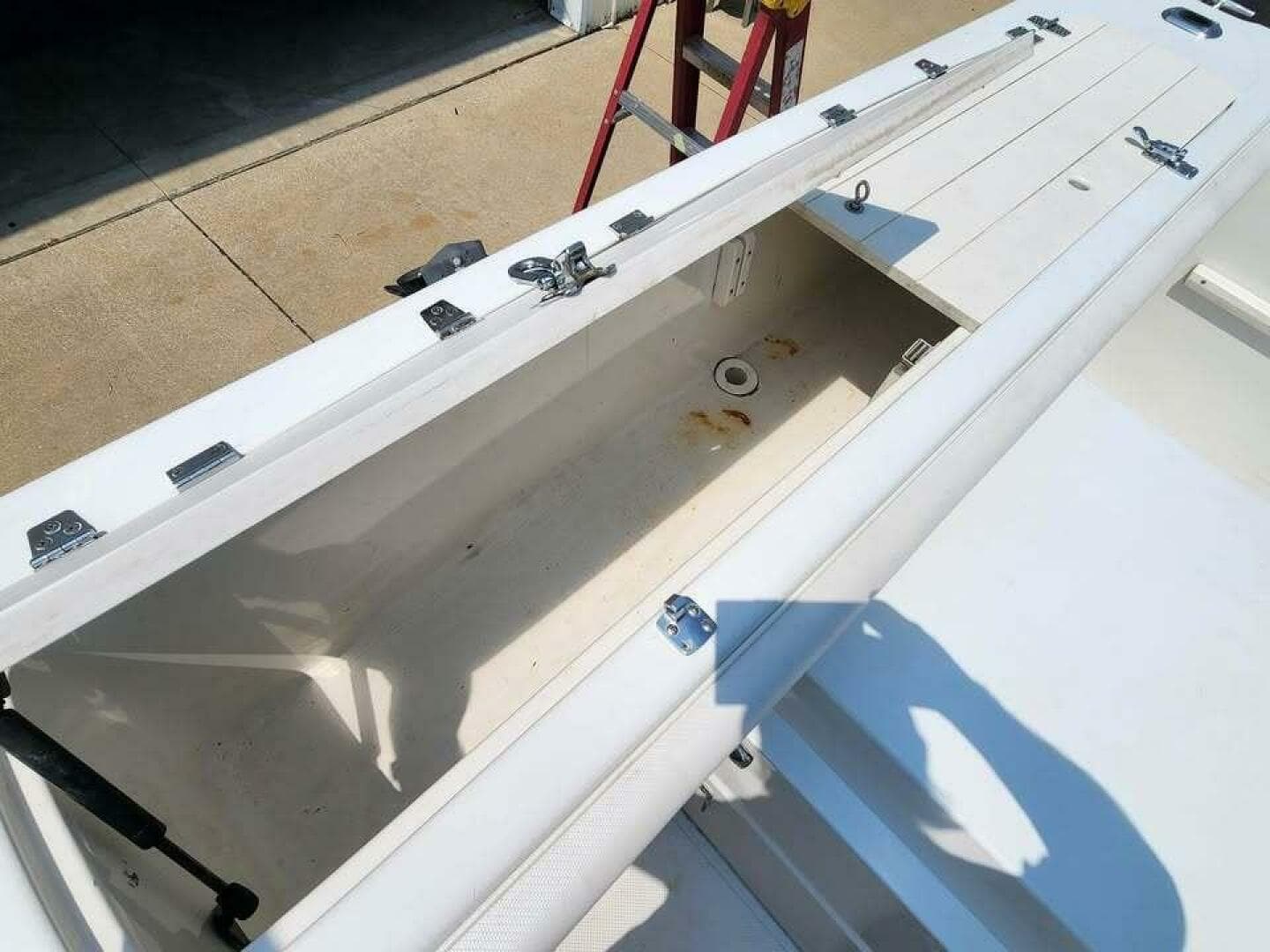 2000 Seaswirl Striper Striper 2600 WA — photo 9