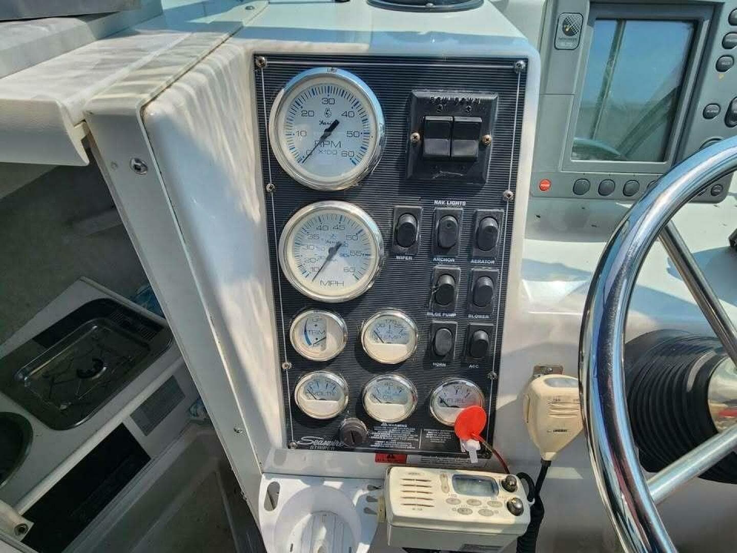 2000 Seaswirl Striper Striper 2600 WA — photo 12