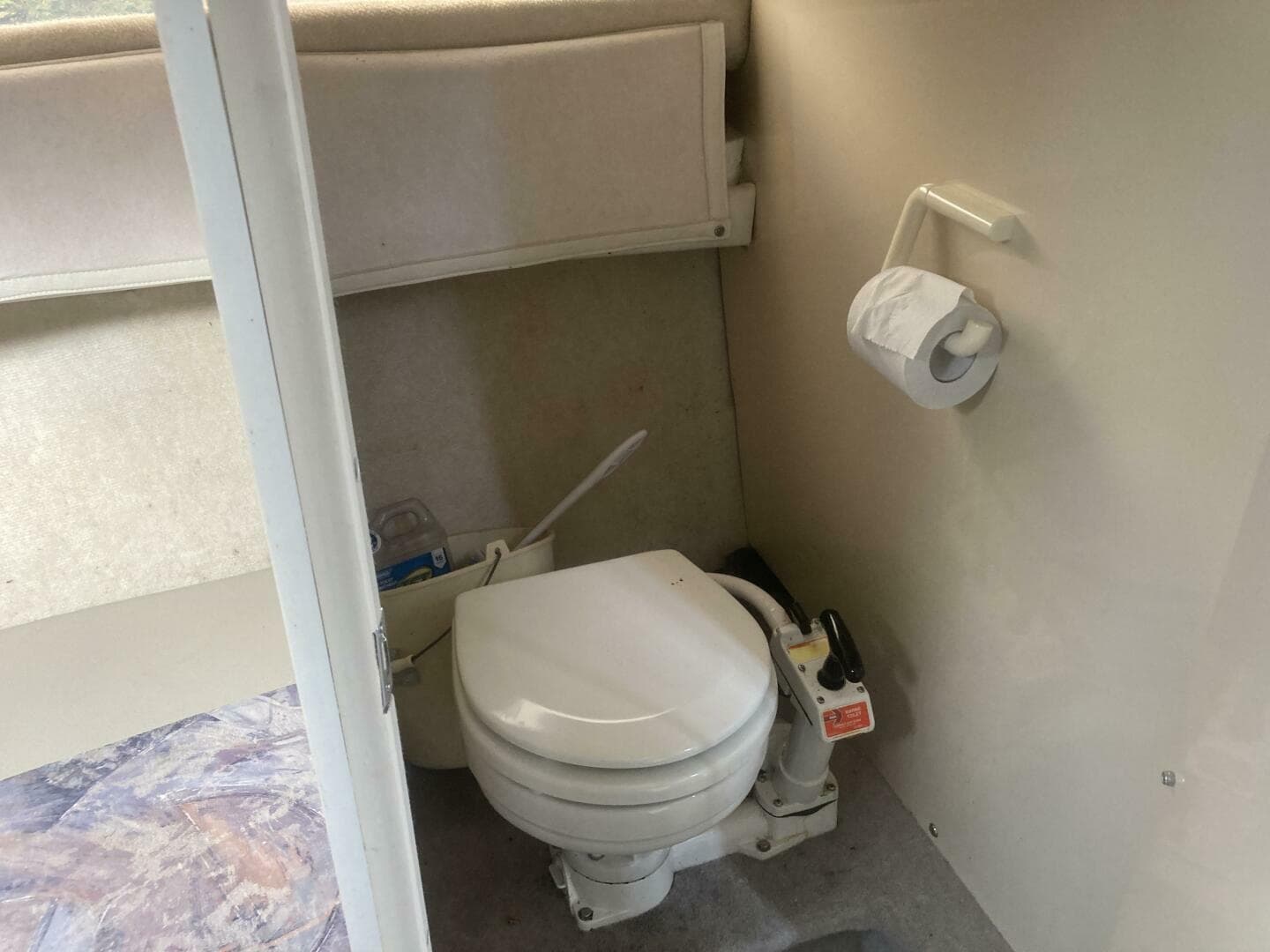 1996 Bayliner 2252 — photo 13