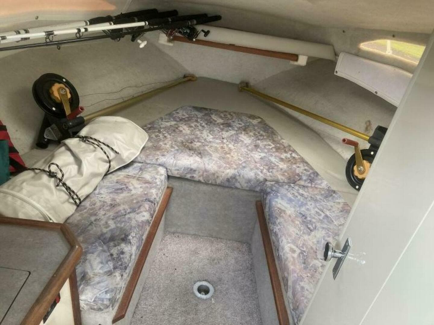 1996 Bayliner 2252 — photo 14