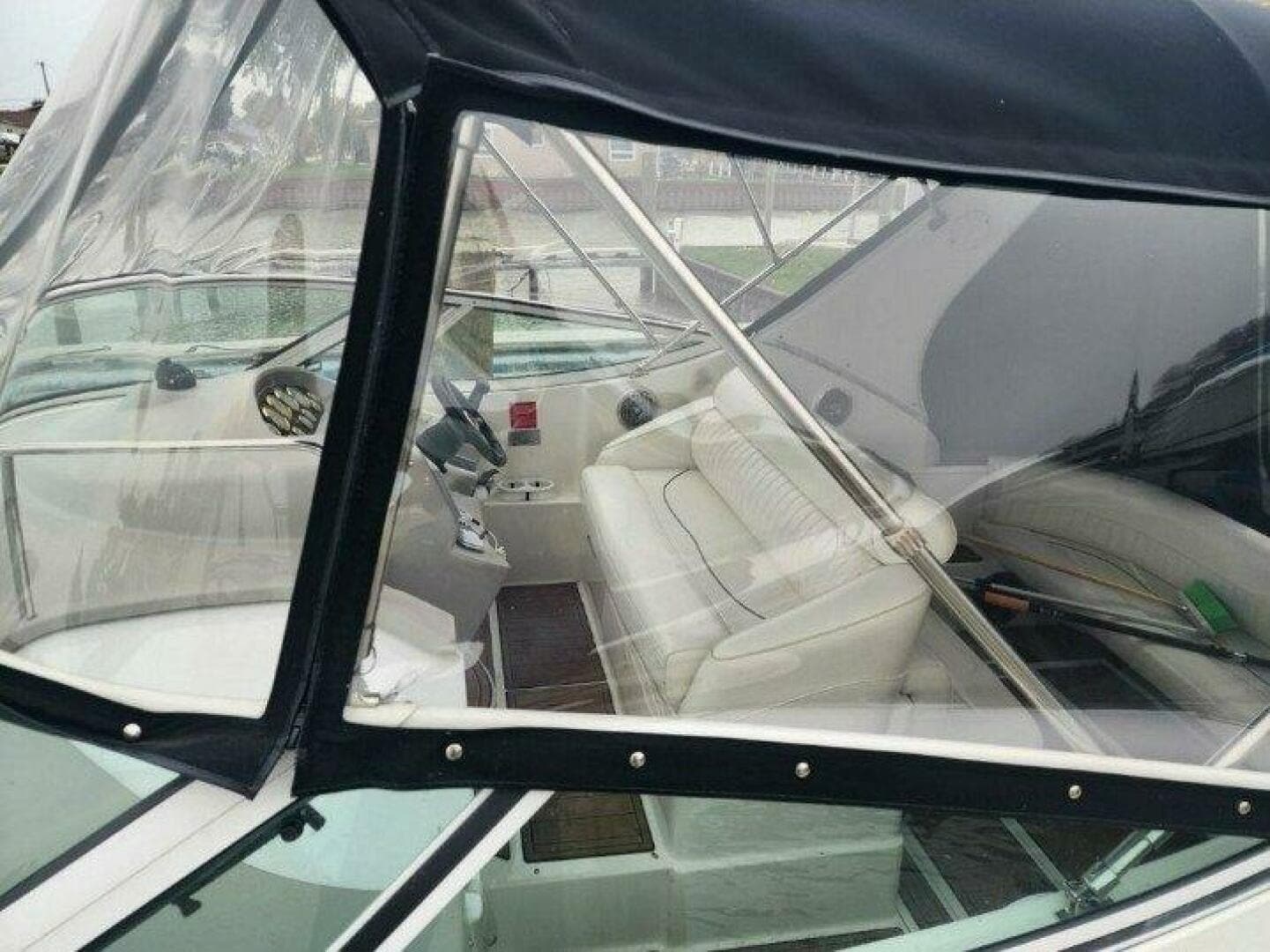 2001 Cruisers 3075 Express — photo 6