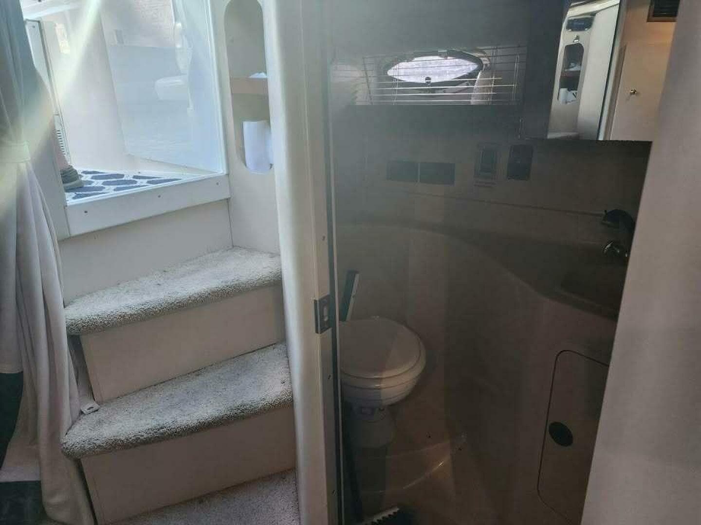 2001 Cruisers 3075 Express — photo 14