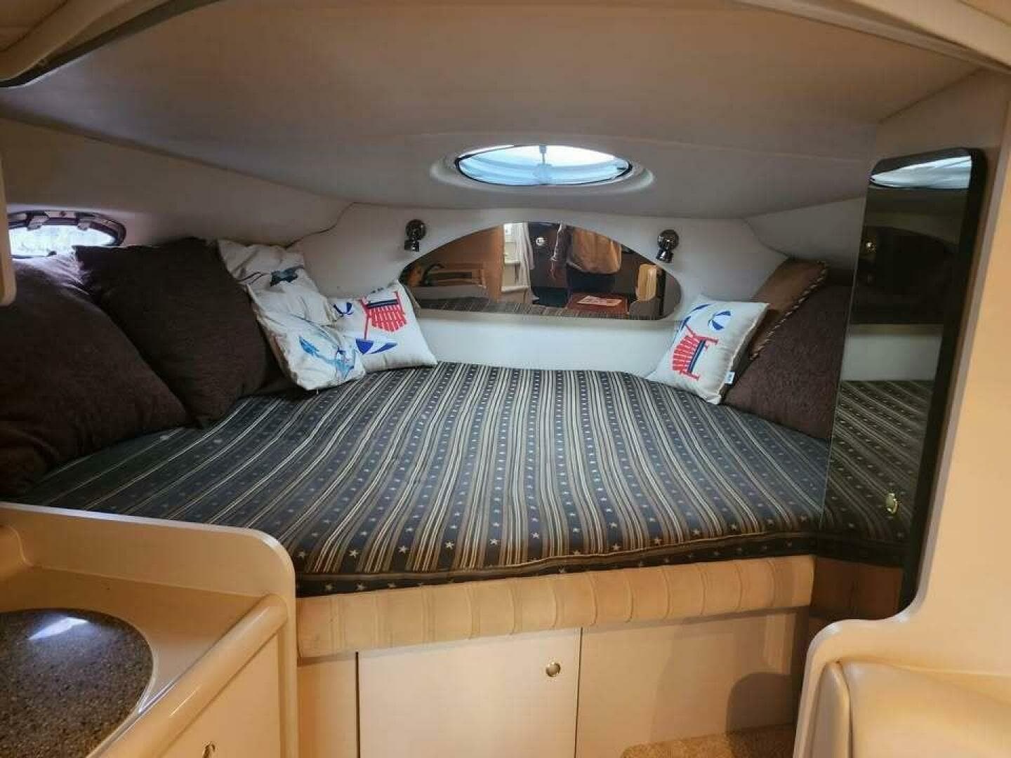 2001 Cruisers 3075 Express — photo 9