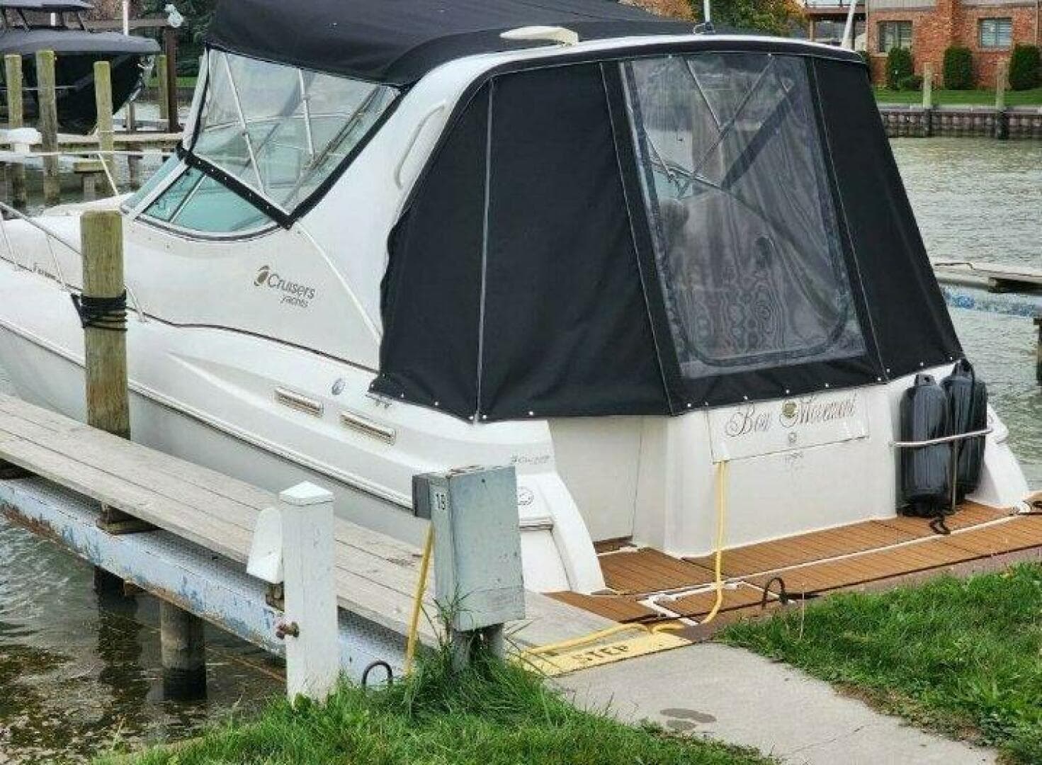 2001 Cruisers 3075 Express — photo 2