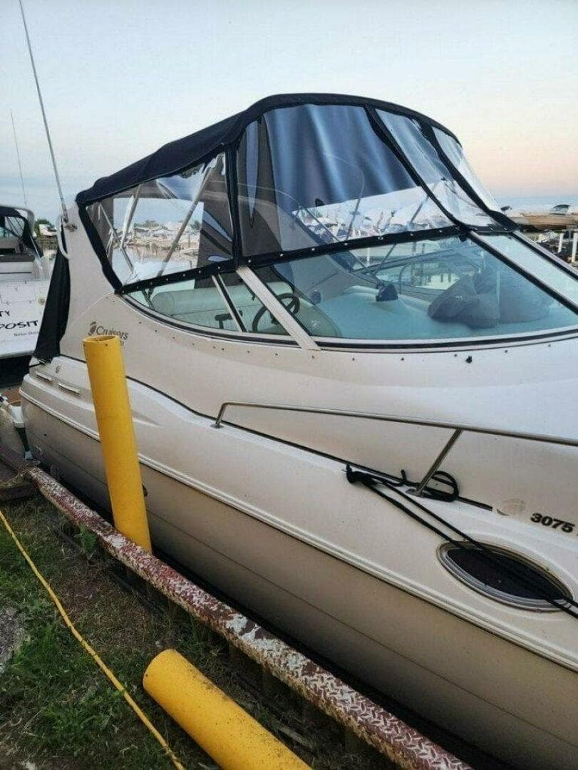 2001 Cruisers 3075 Express — photo 5