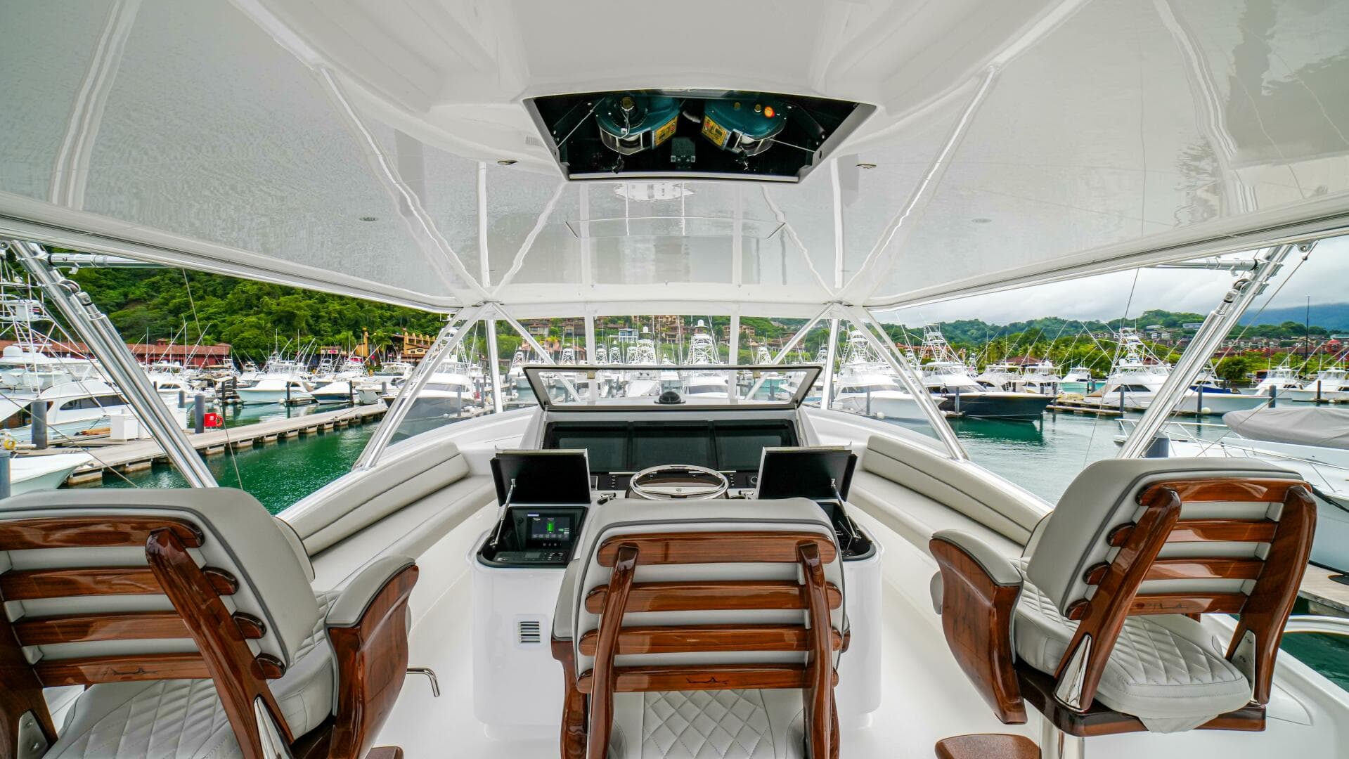 2023 Viking 72 Convertible — photo 3