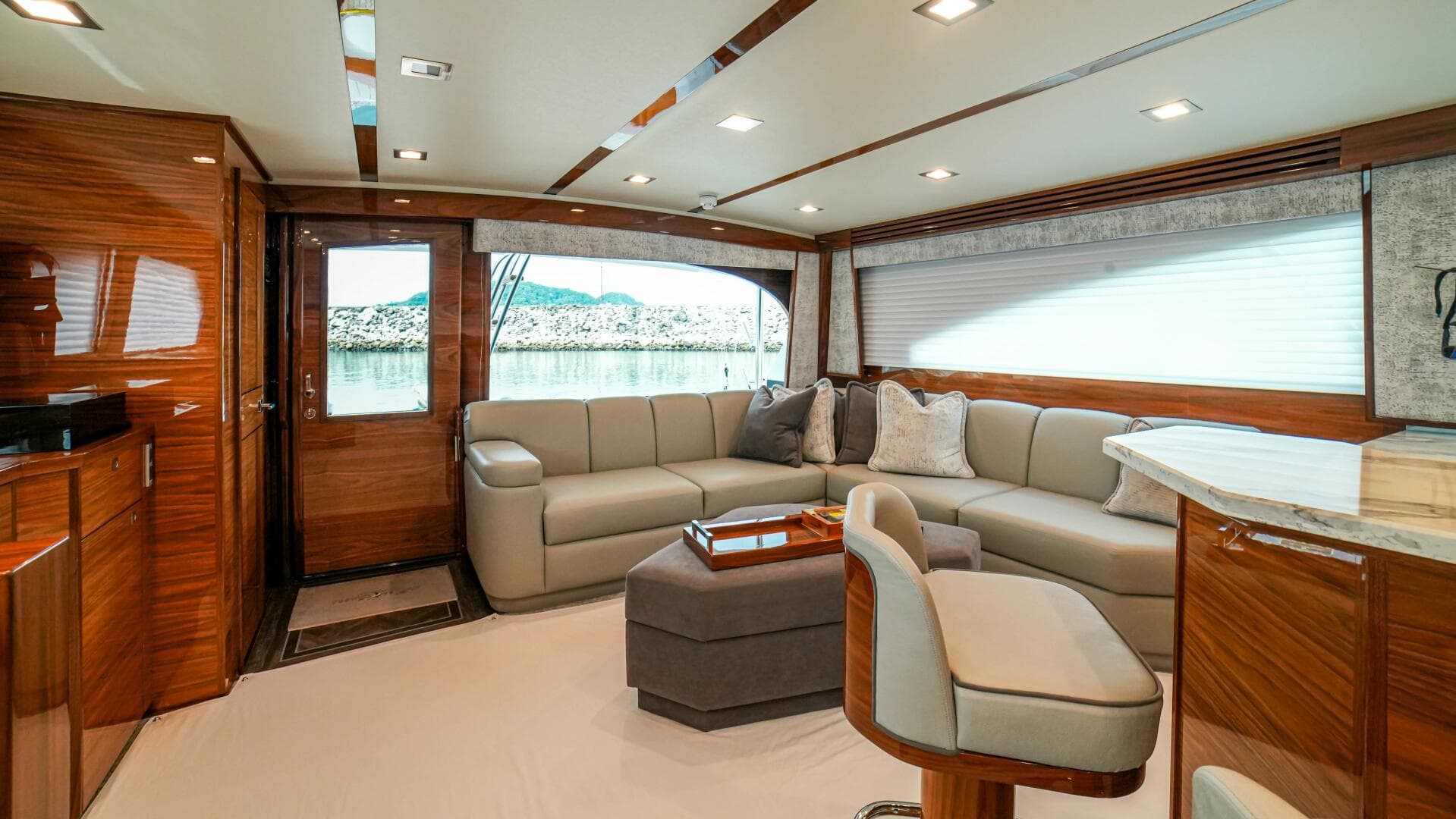 2023 Viking 72 Convertible — photo 32