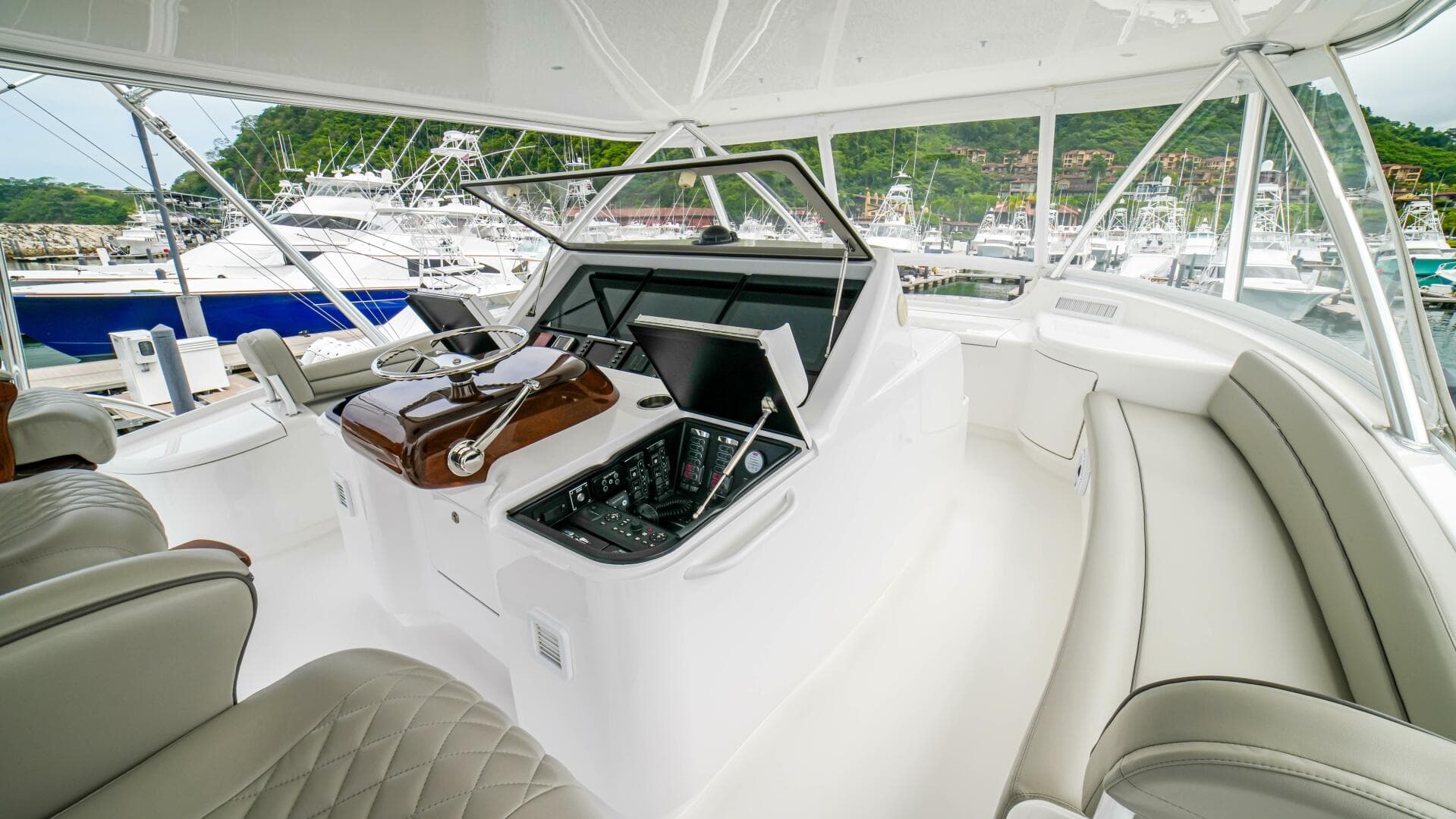 2023 Viking 72 Convertible — photo 22