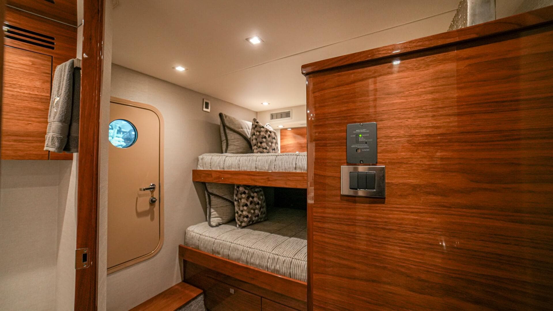 2023 Viking 72 Convertible — photo 91