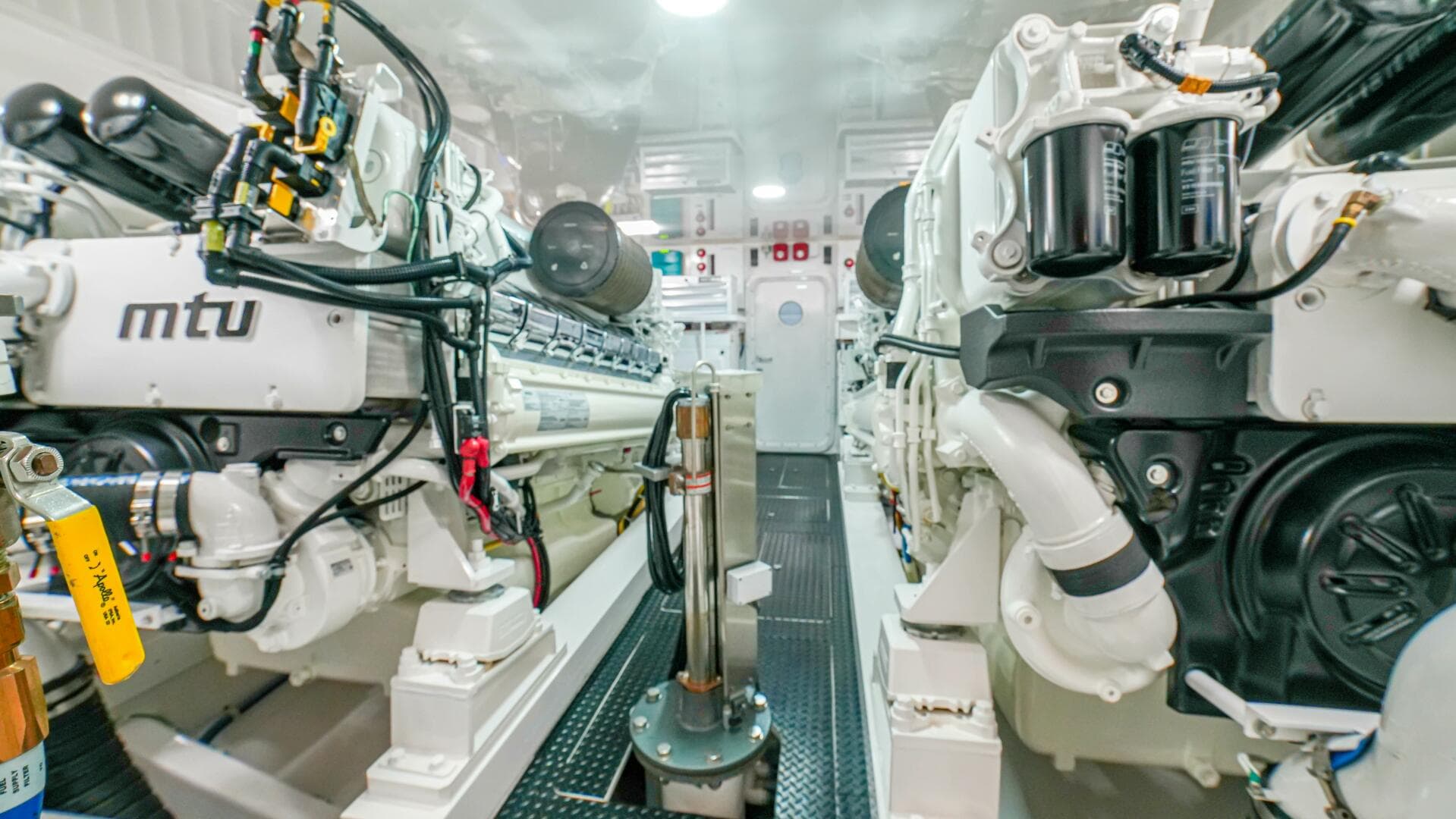 2023 Viking 72 Convertible — photo 98