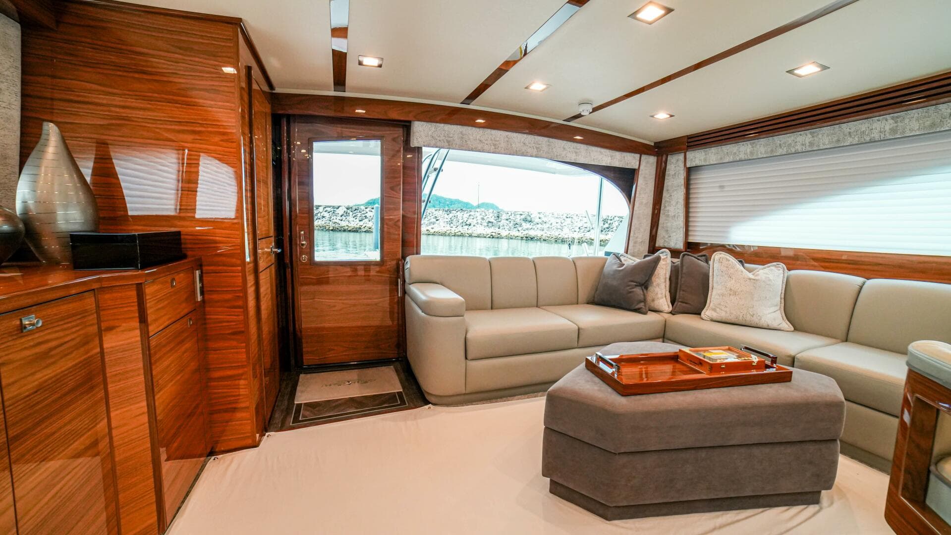 2023 Viking 72 Convertible — photo 34