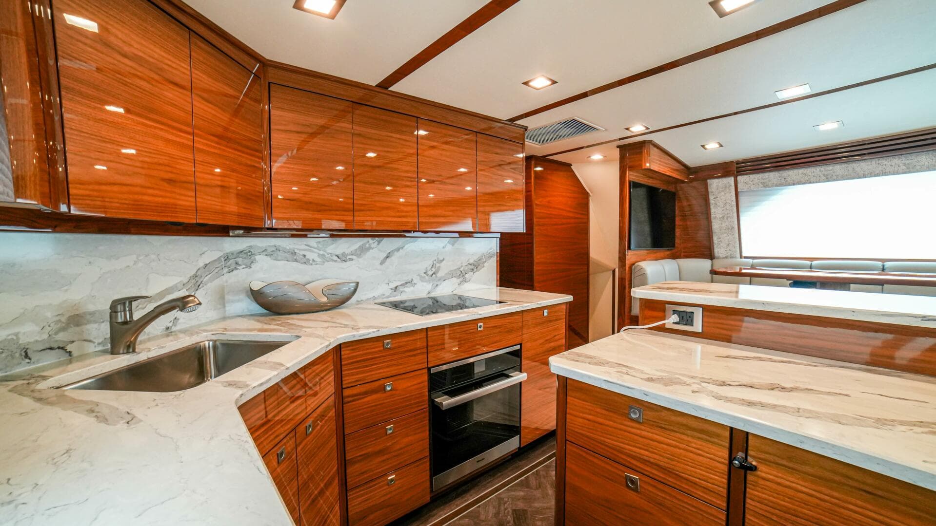 2023 Viking 72 Convertible — photo 40