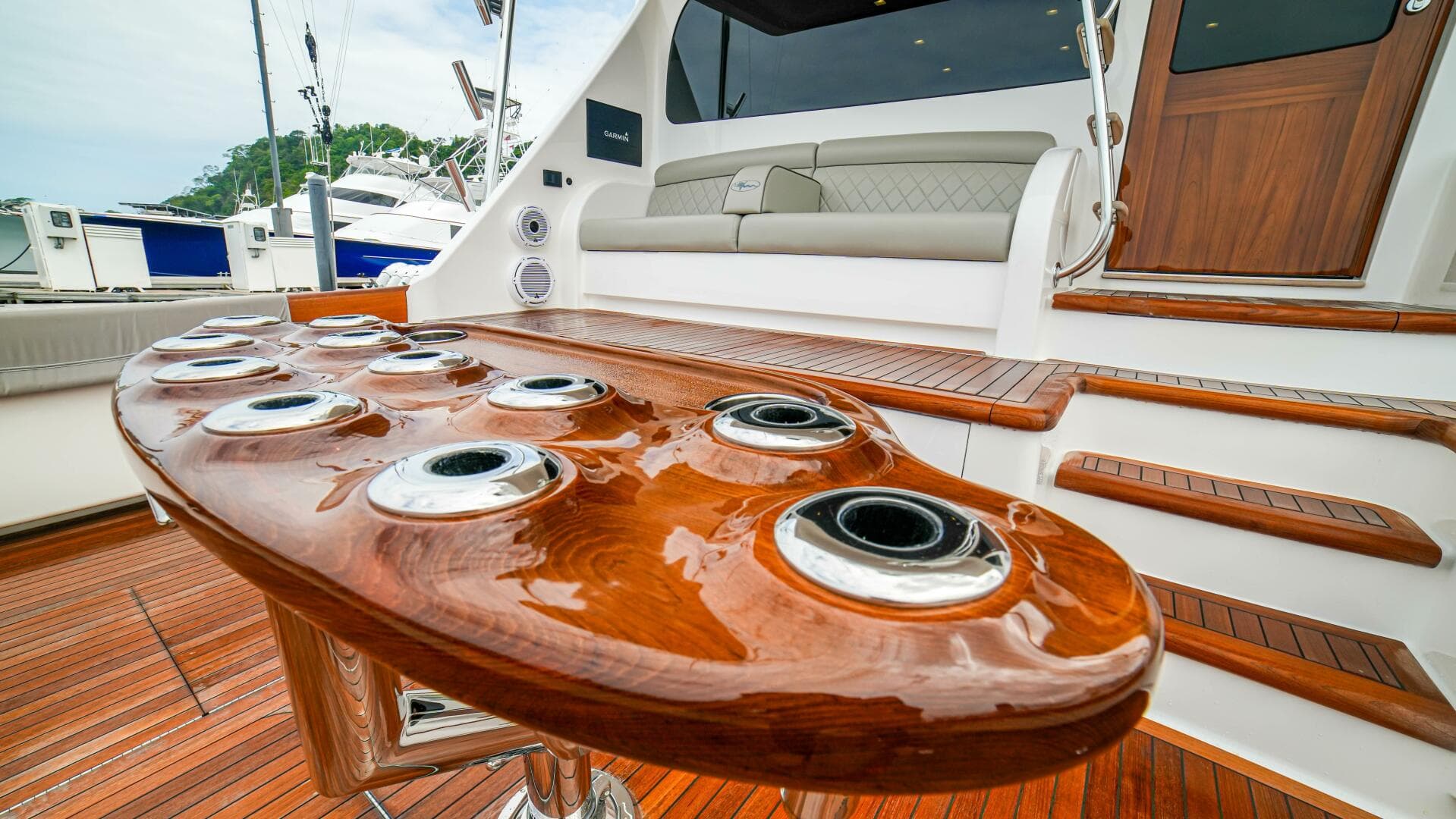 2023 Viking 72 Convertible — photo 9