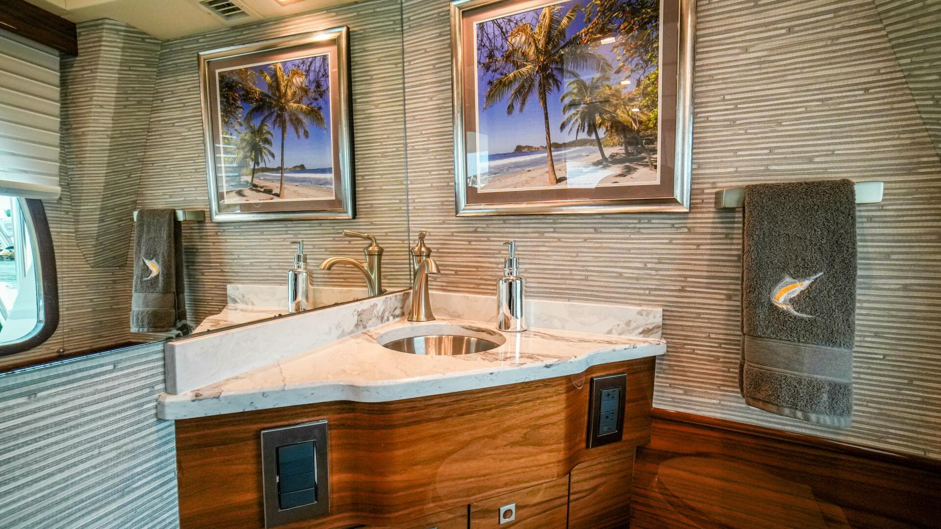 2023 Viking 72 Convertible — photo 49