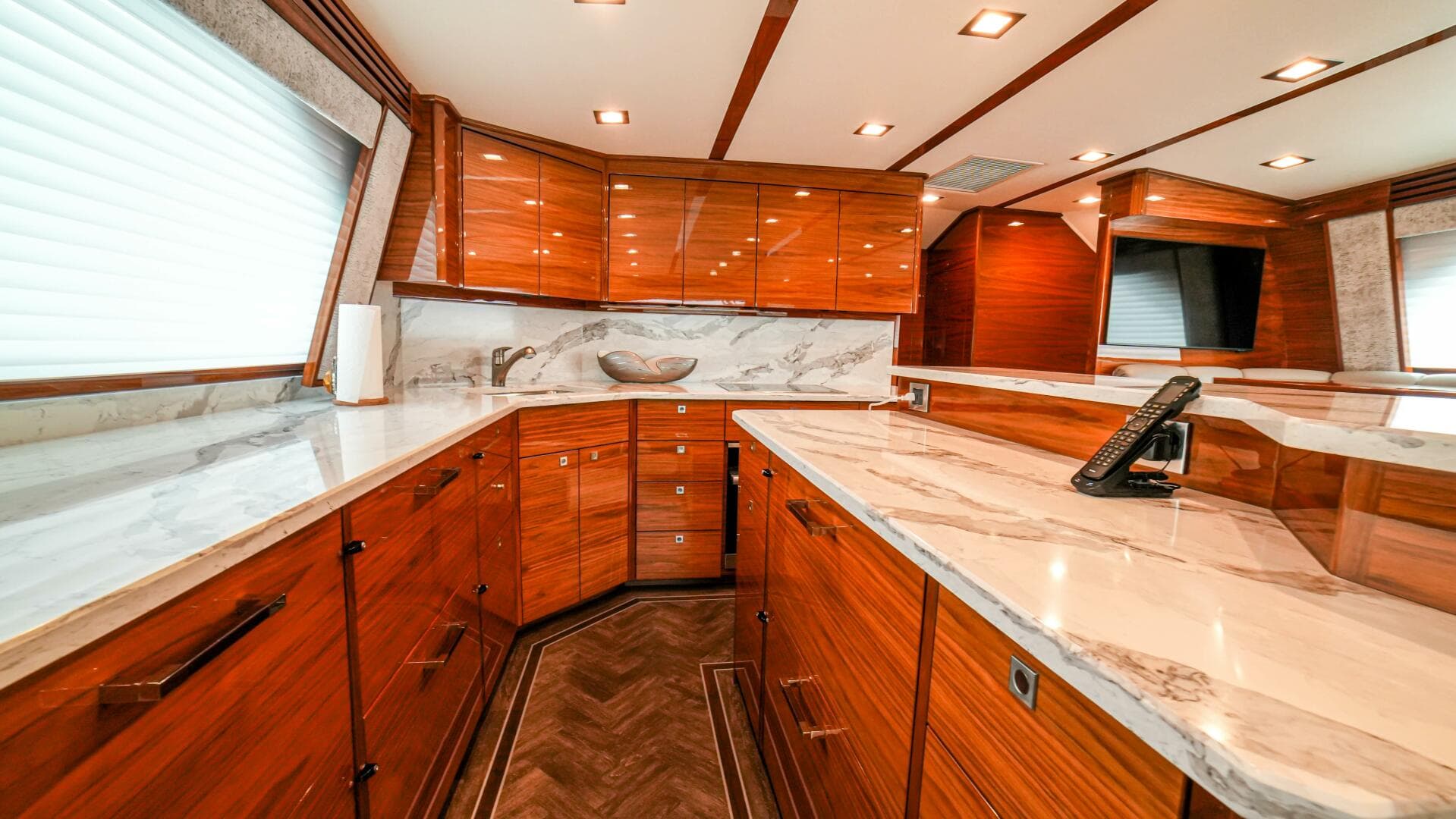 2023 Viking 72 Convertible — photo 38