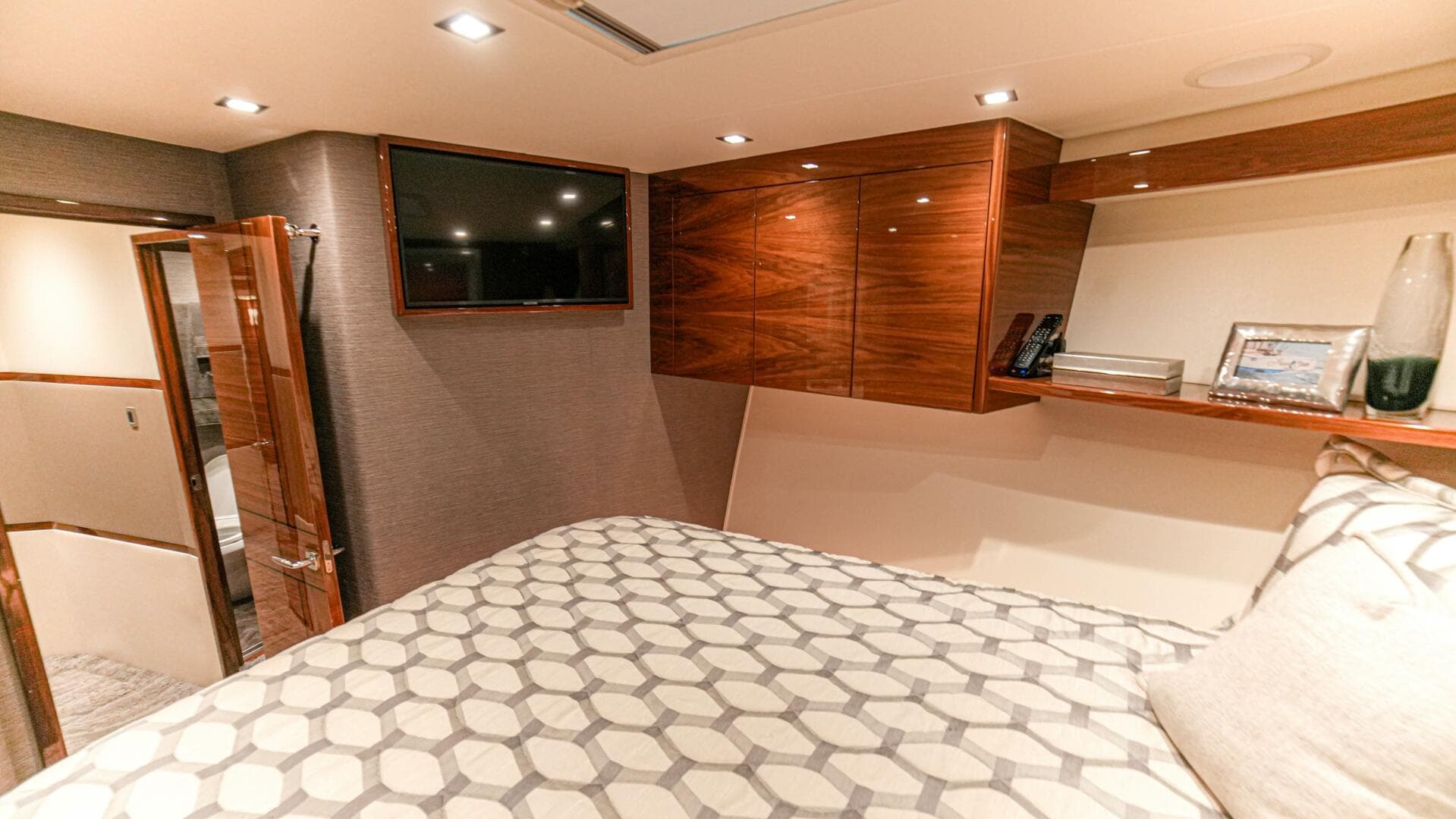 2023 Viking 72 Convertible — photo 56