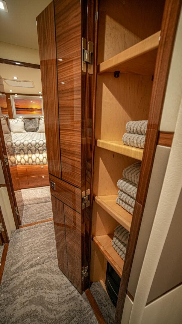 2023 Viking 72 Convertible — photo 73