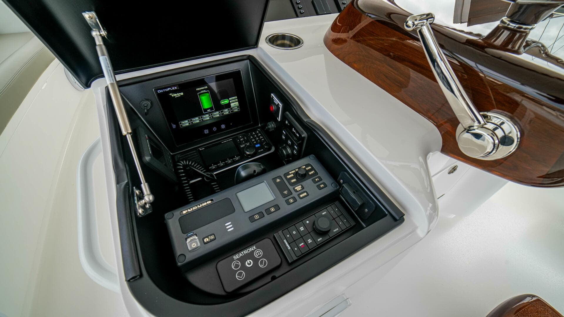 2023 Viking 72 Convertible — photo 18