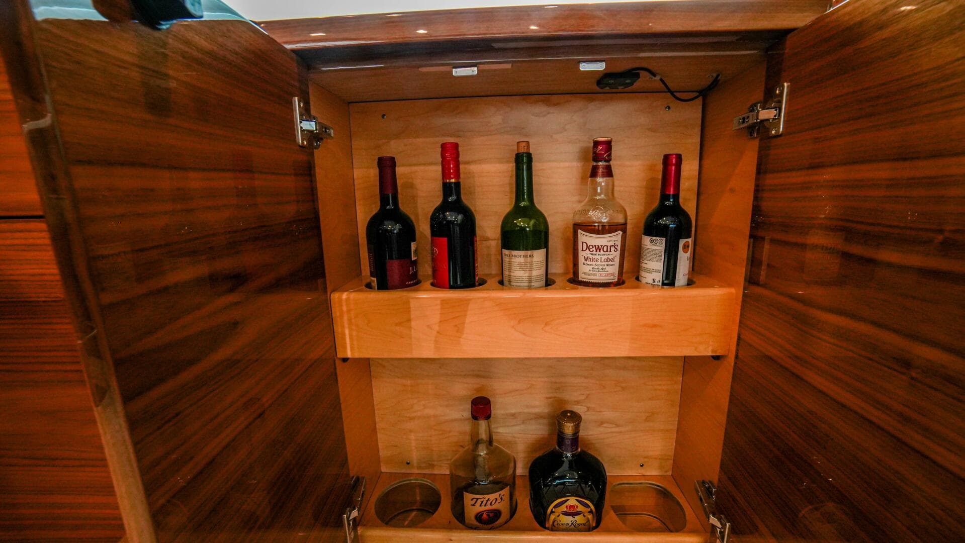 2023 Viking 72 Convertible — photo 43