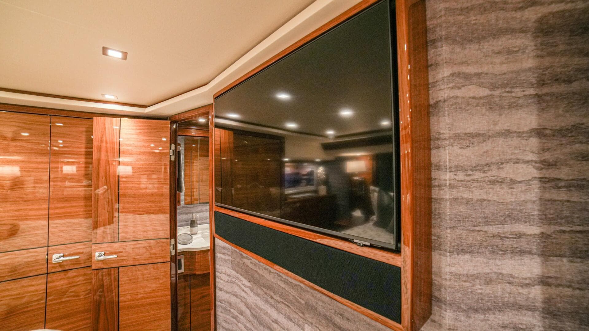 2023 Viking 72 Convertible — photo 85