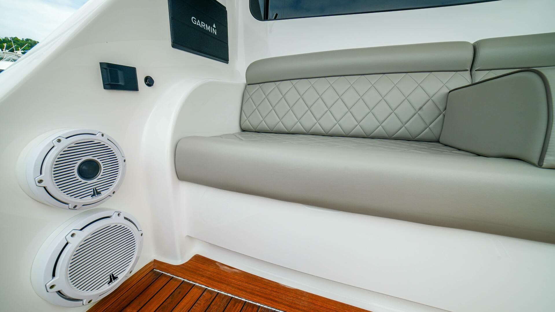 2023 Viking 72 Convertible — photo 10