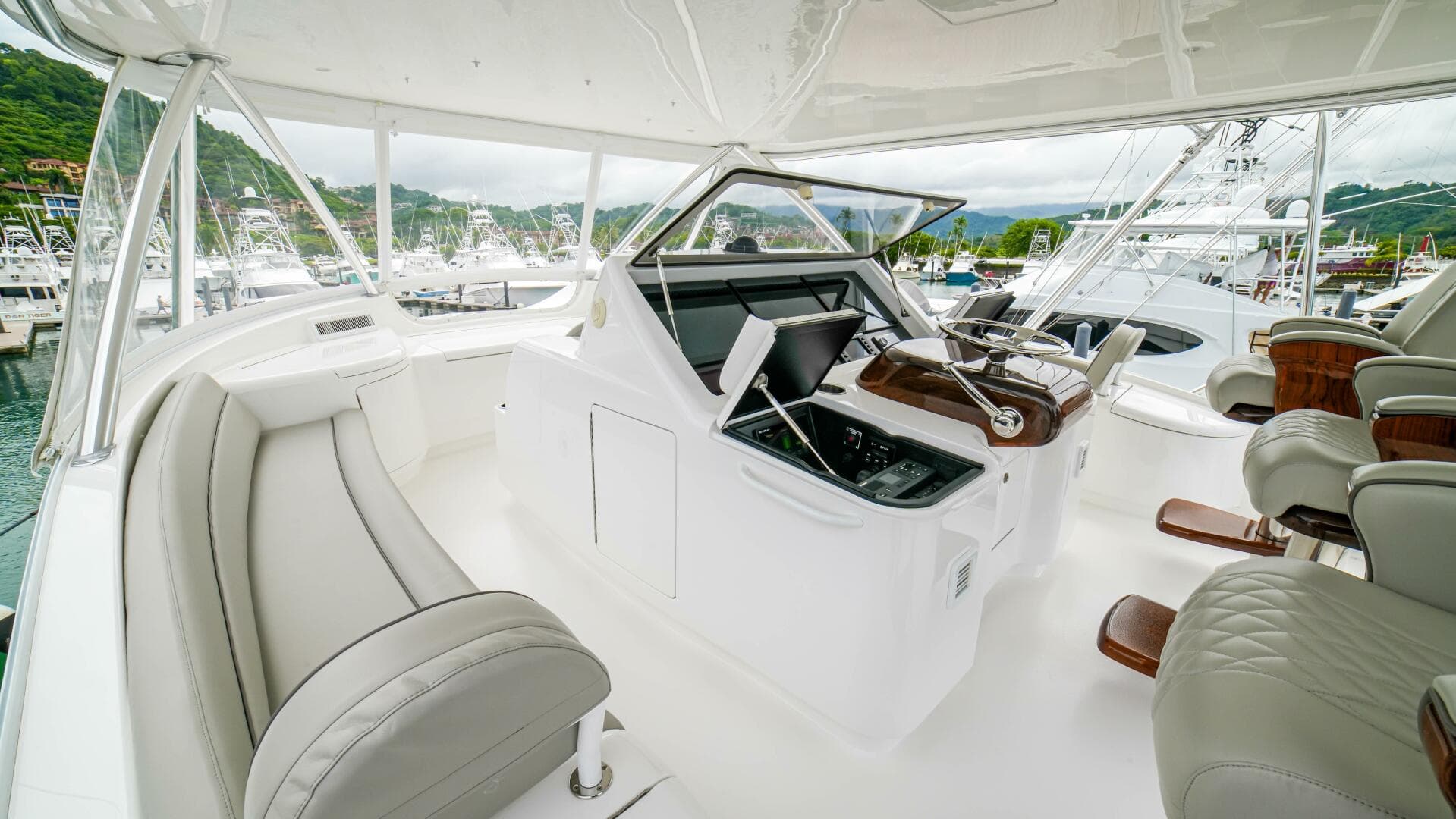 2023 Viking 72 Convertible — photo 25