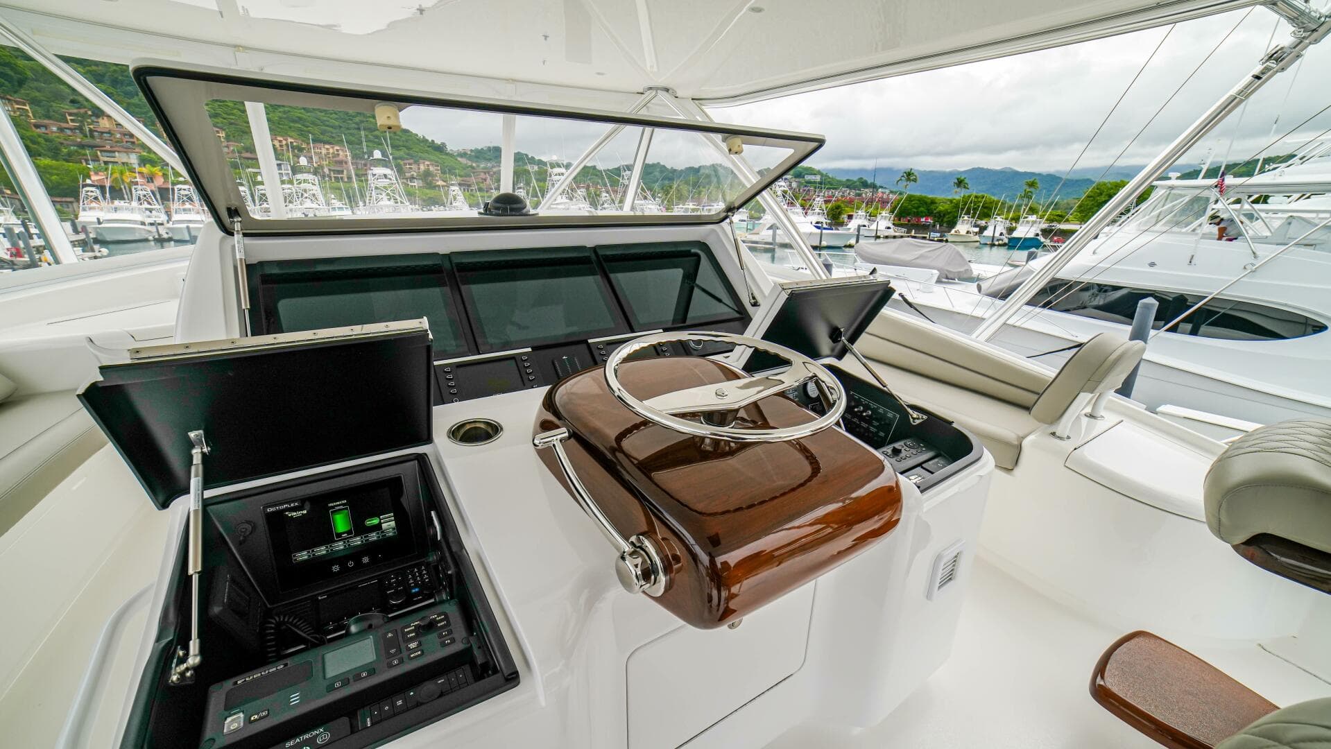2023 Viking 72 Convertible — photo 16