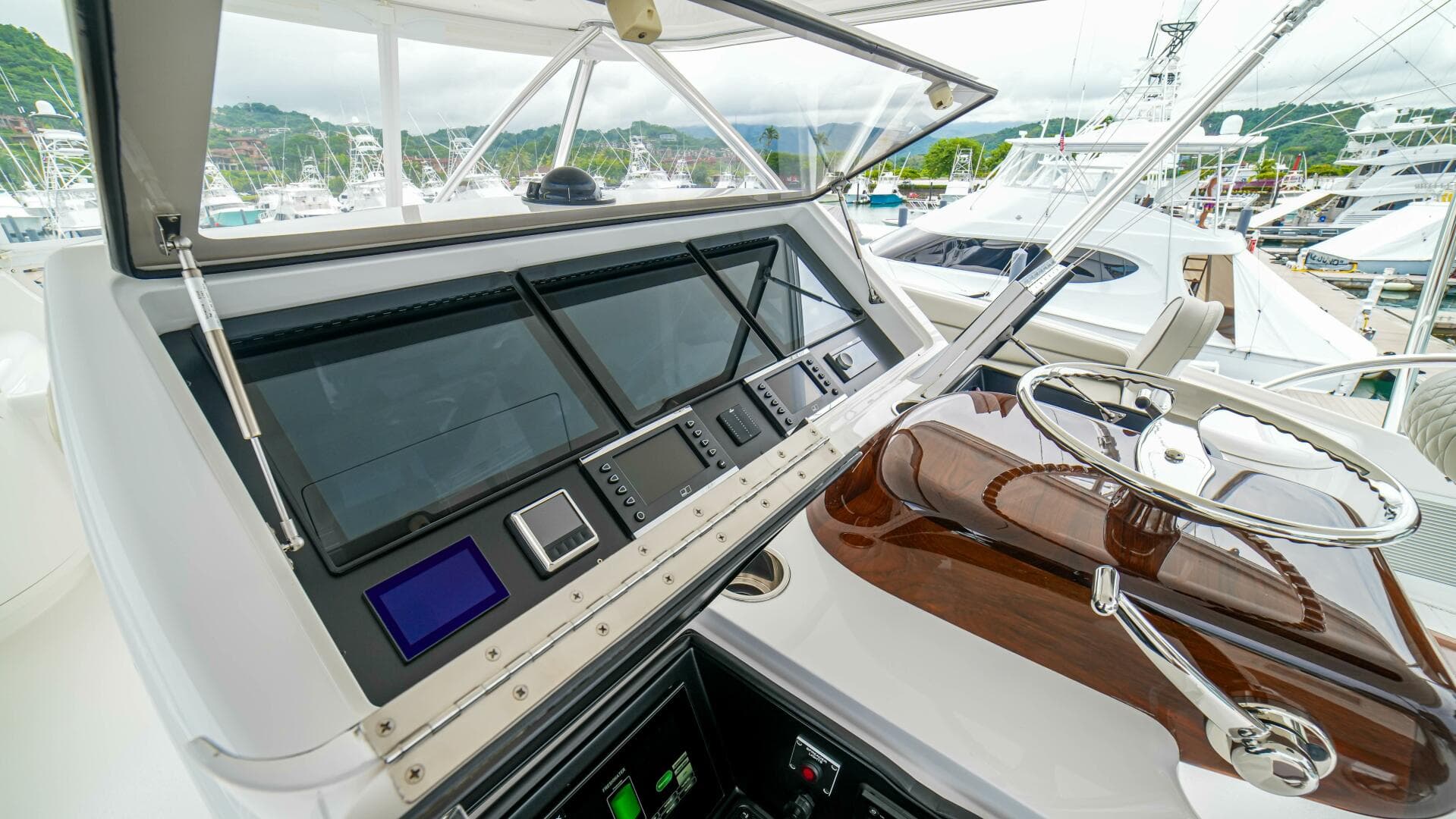 2023 Viking 72 Convertible — photo 20