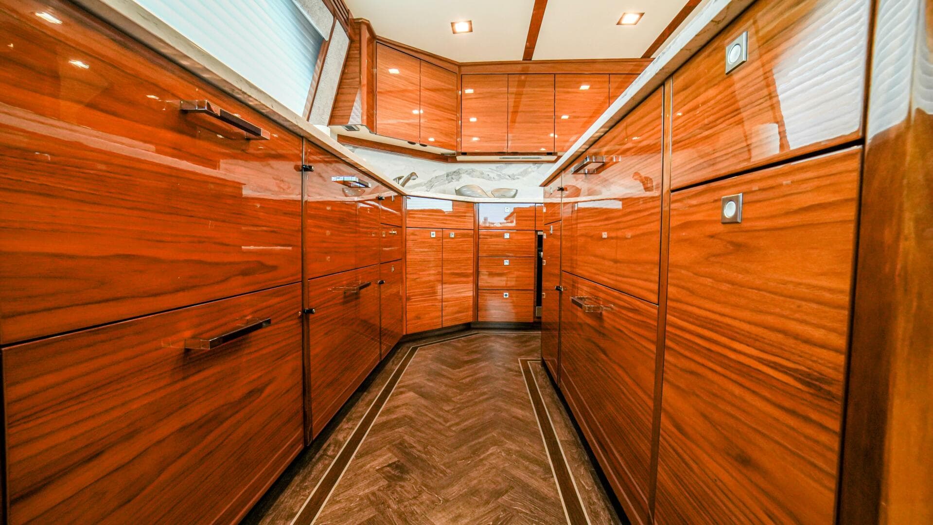 2023 Viking 72 Convertible — photo 39