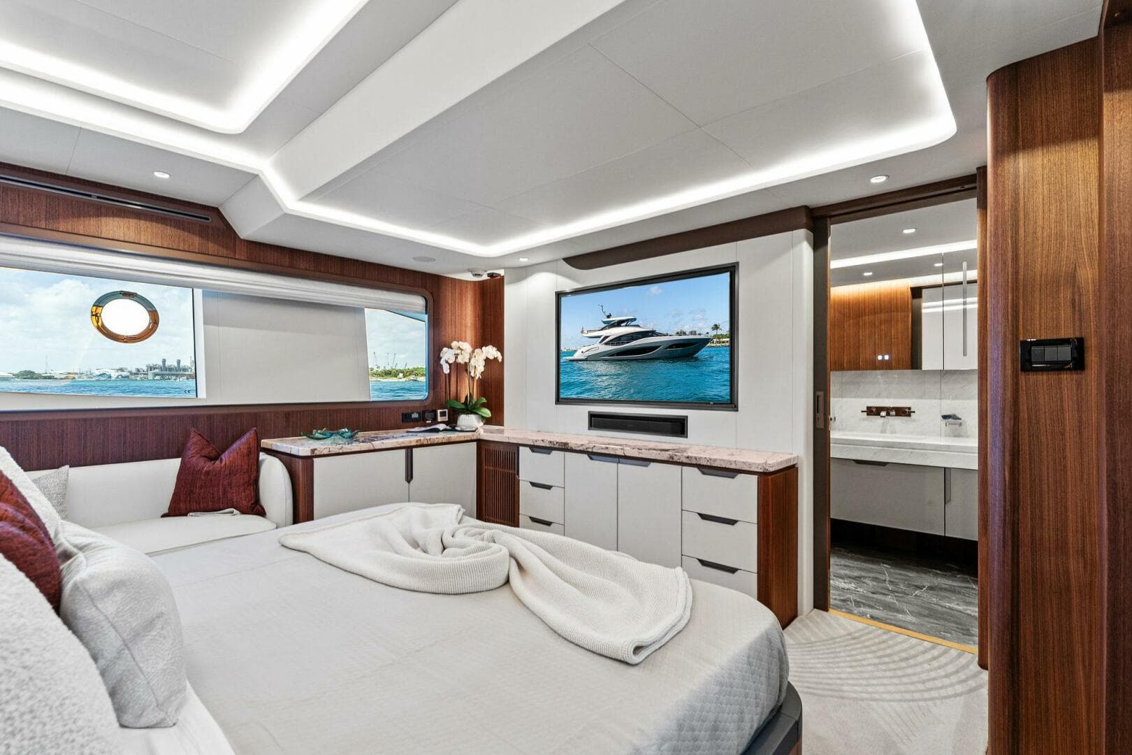 2026 Aquitalia Yachts Flybridge — photo 30