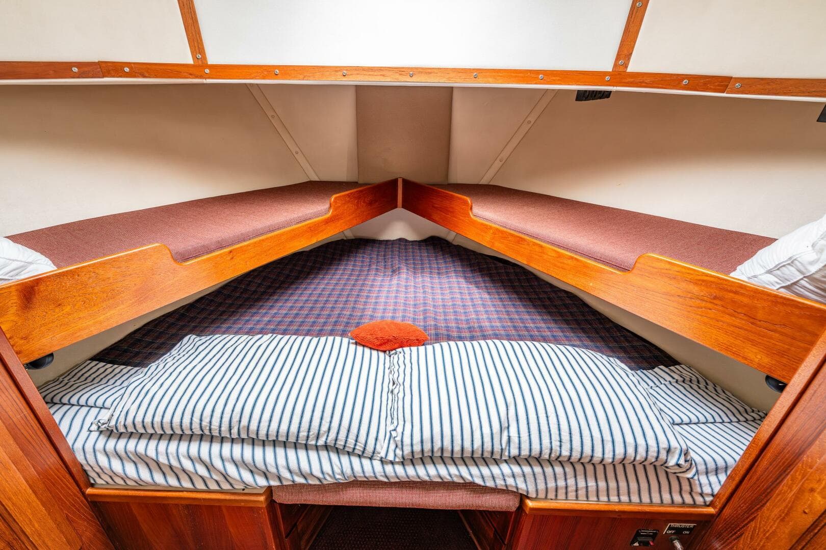 2000 Nordic Tugs 37 — photo 32