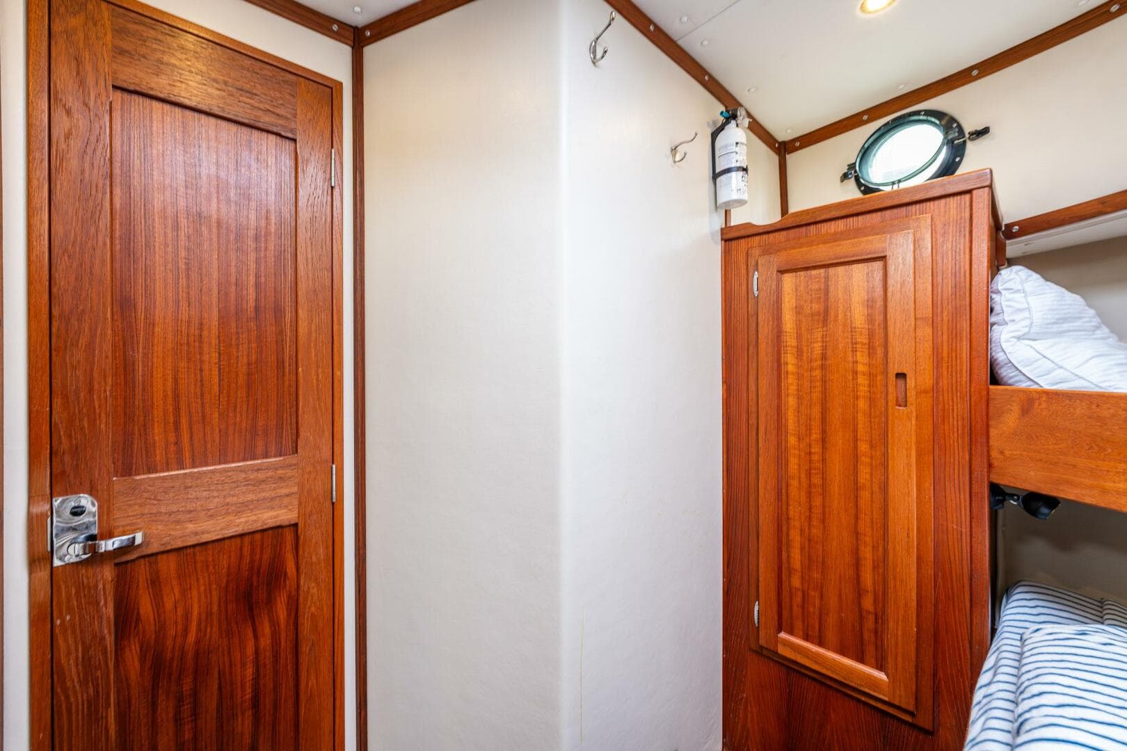 2000 Nordic Tugs 37 — photo 36