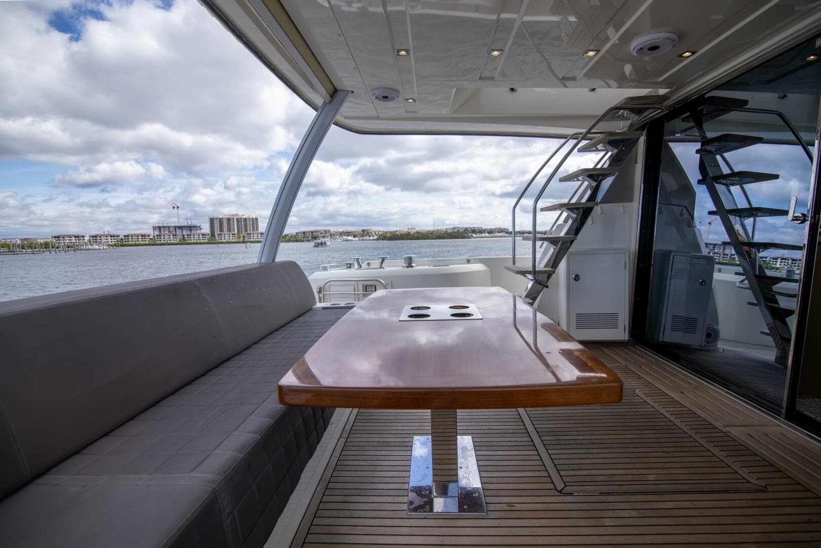 2018 Prestige 680 Flybridge — photo 34
