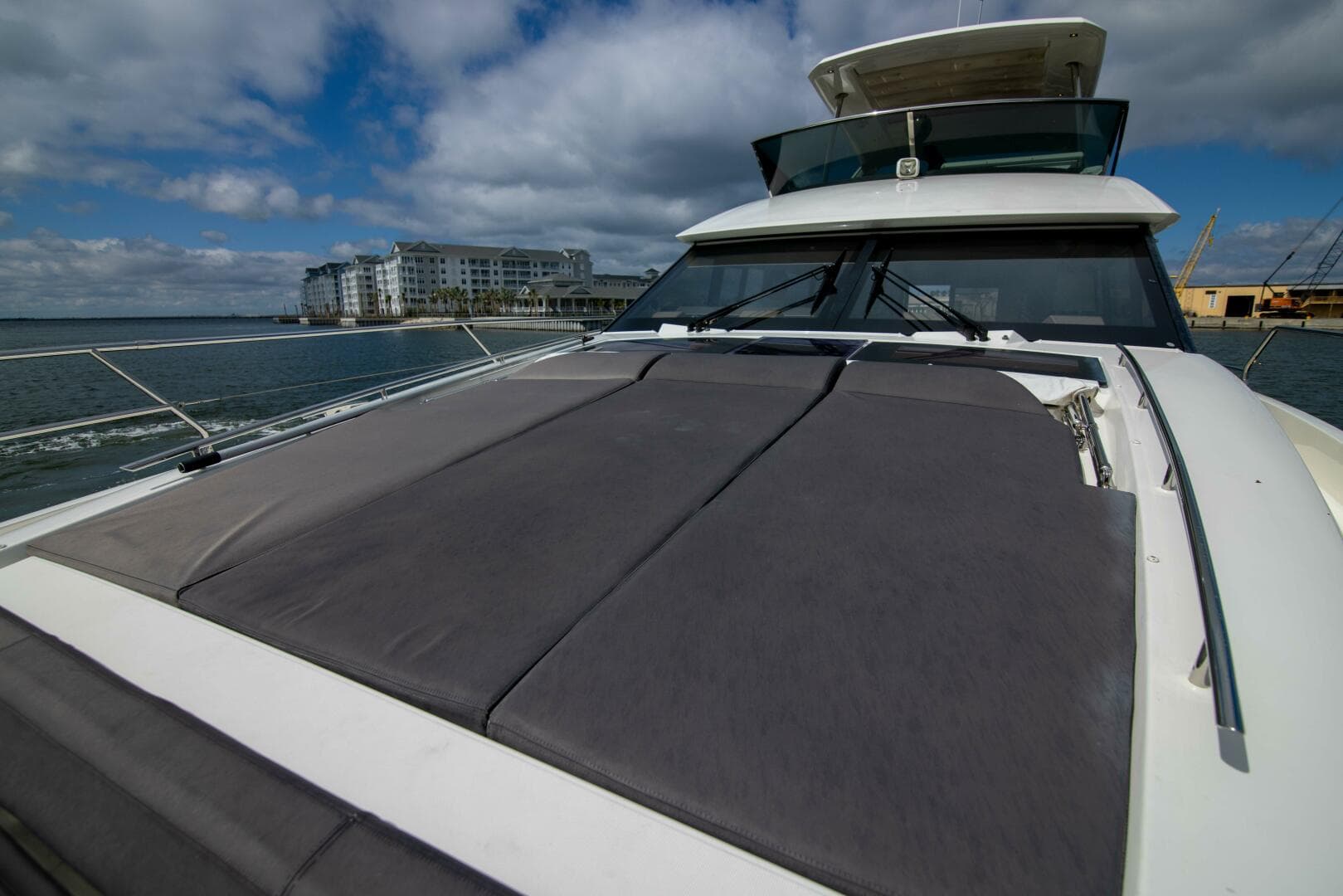 2018 Prestige 680 Flybridge — photo 40