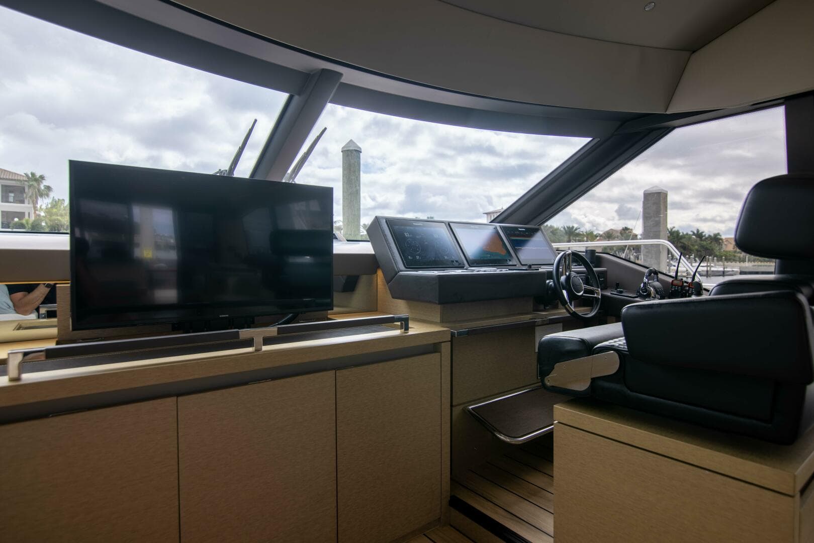 2018 Prestige 680 Flybridge — photo 14