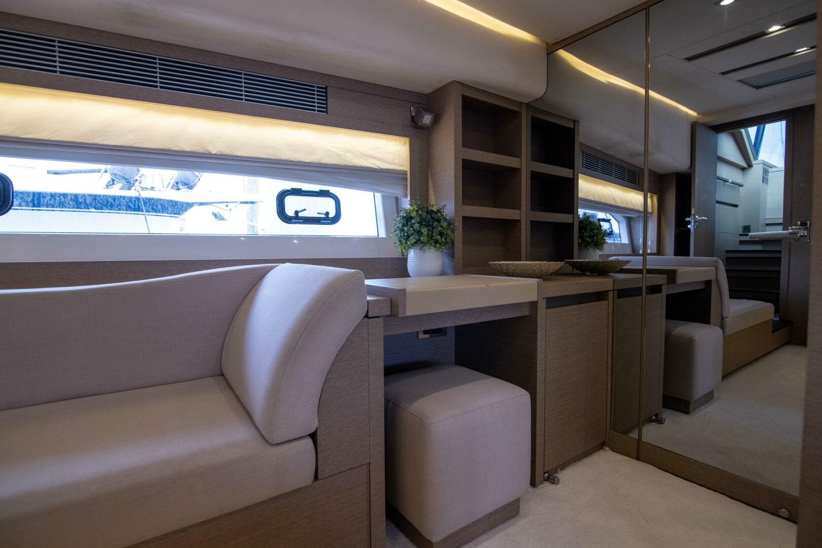 2018 Prestige 680 Flybridge — photo 20