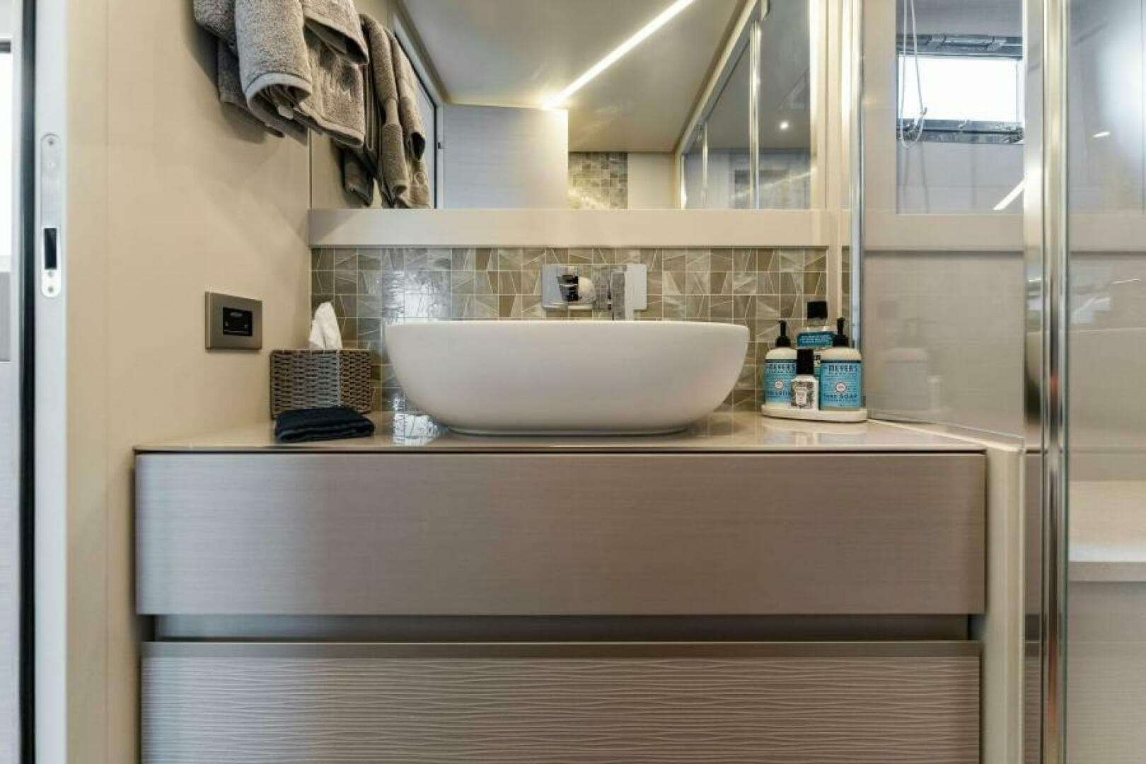 2022 Pershing 7X — photo 45