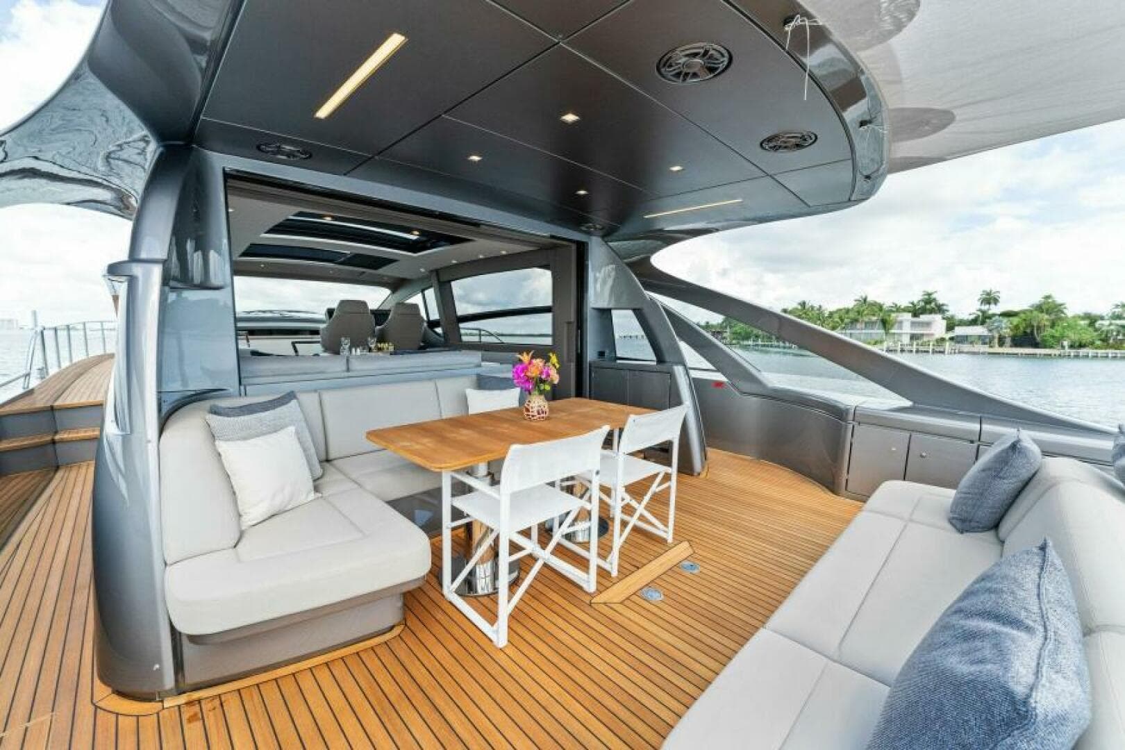 2022 Pershing 7X — photo 12