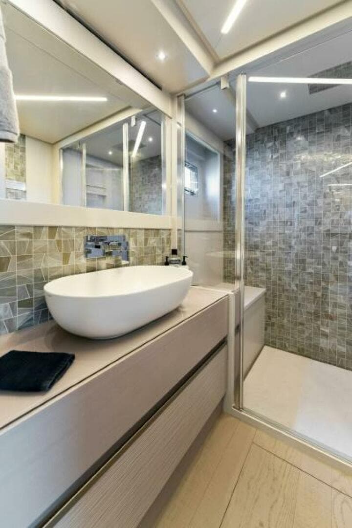 2022 Pershing 7X — photo 42