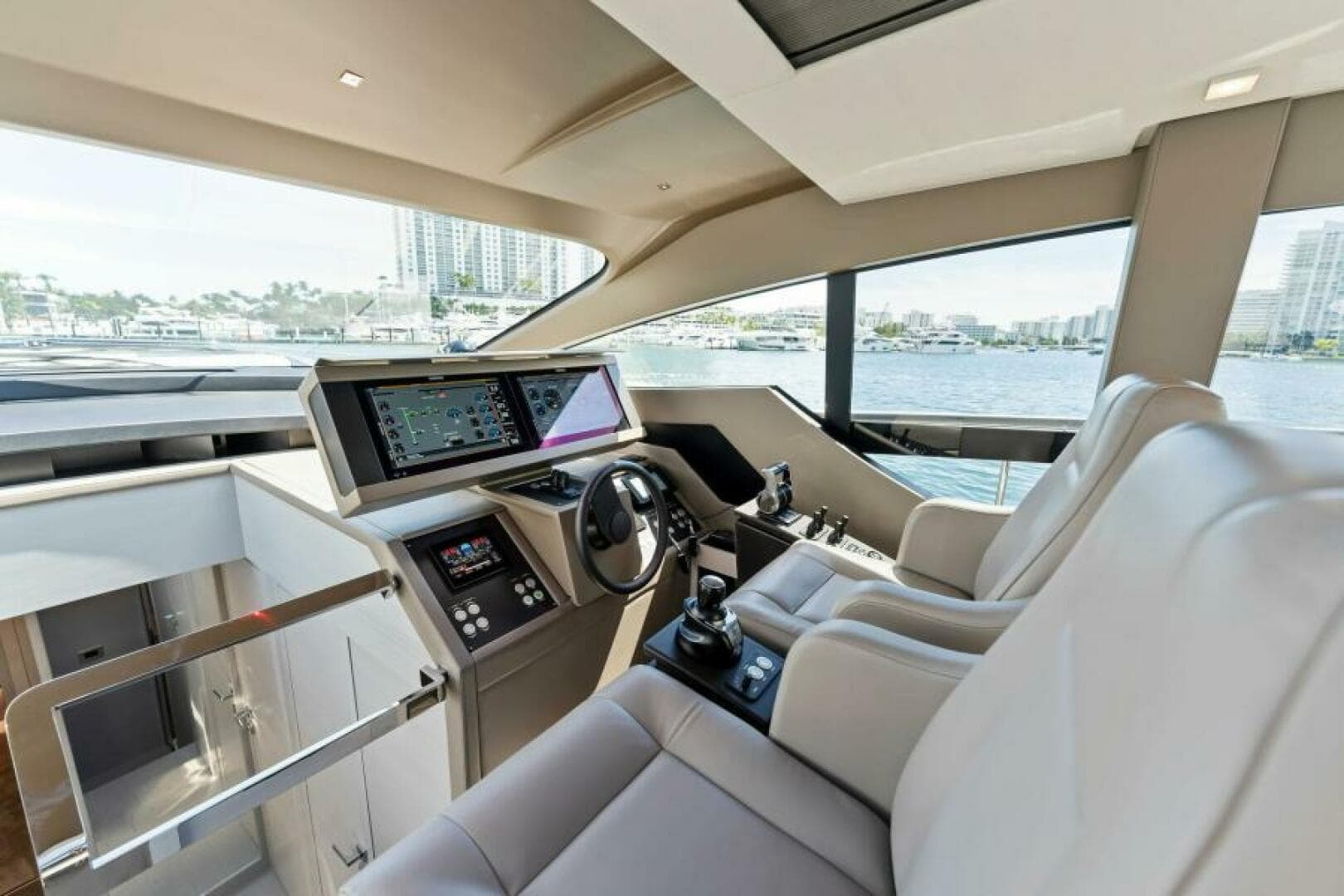 2022 Pershing 7X — photo 25