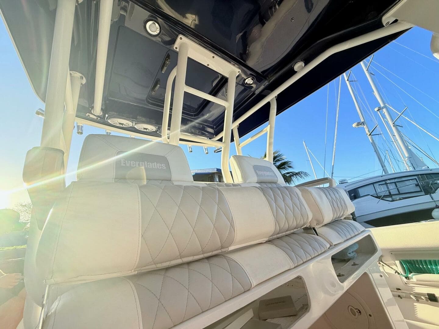 2014 Everglades 355 Center Console — photo 26