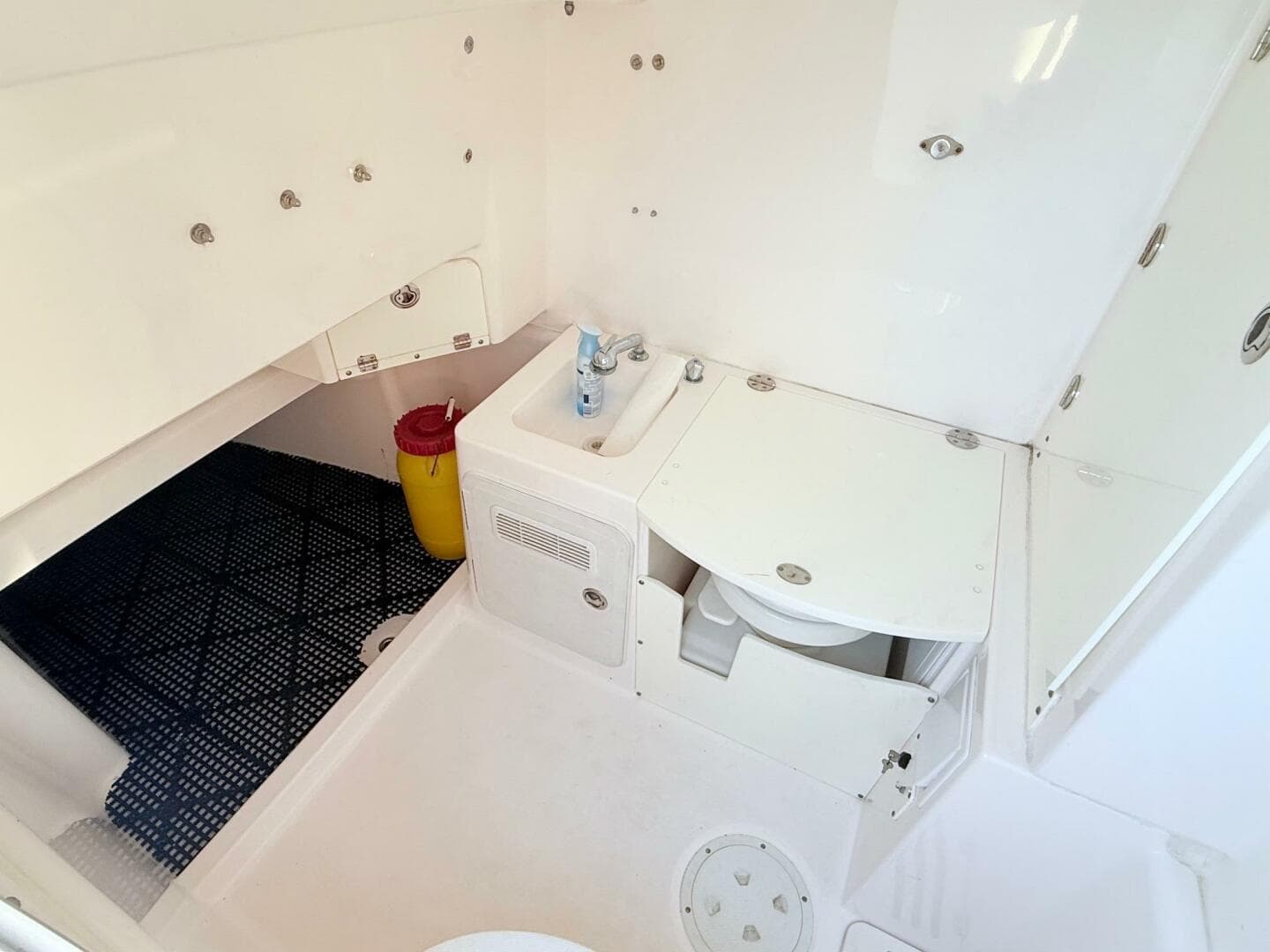 2014 Everglades 355 Center Console — photo 35