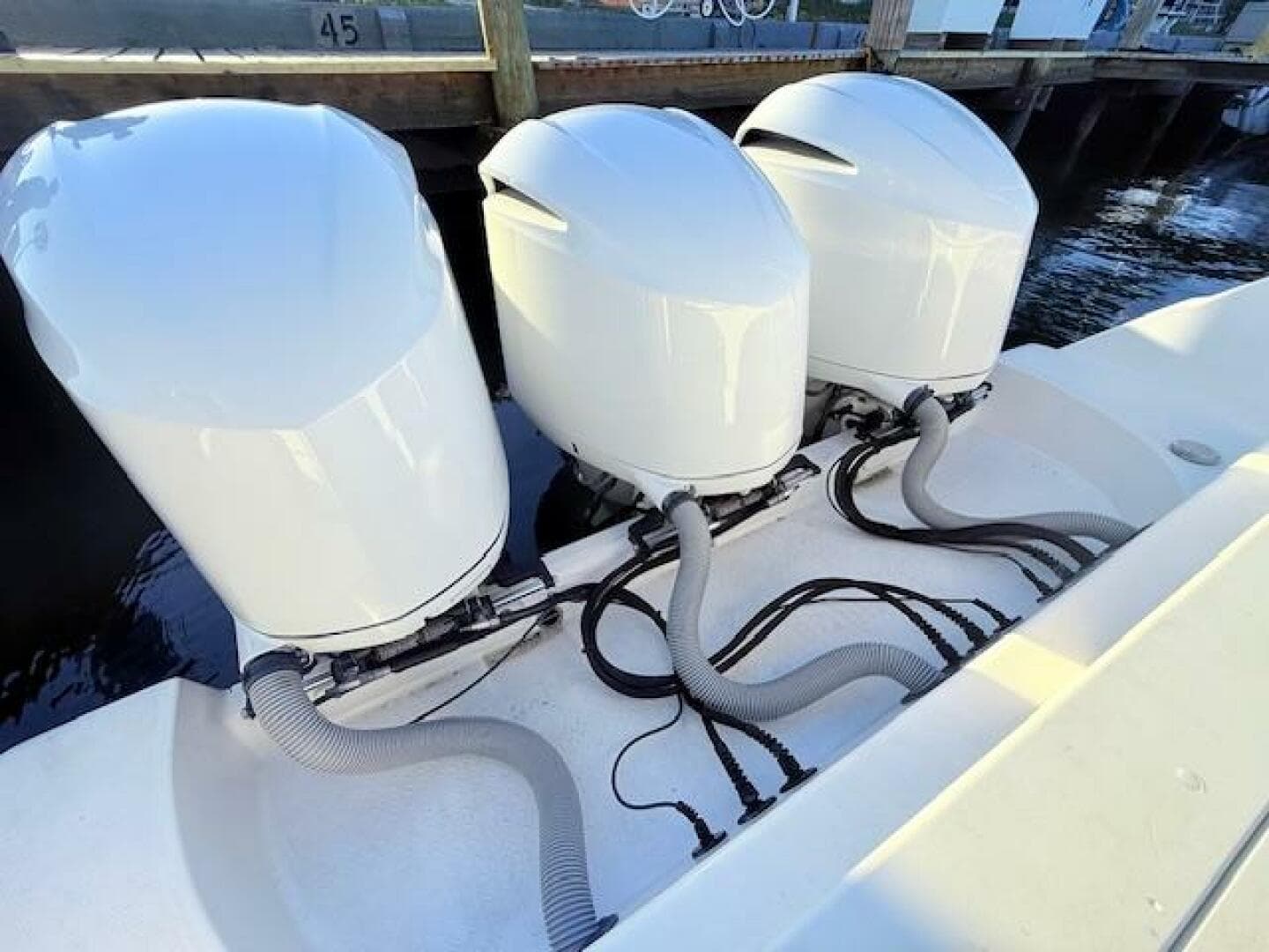 2014 Everglades 355 Center Console — photo 29