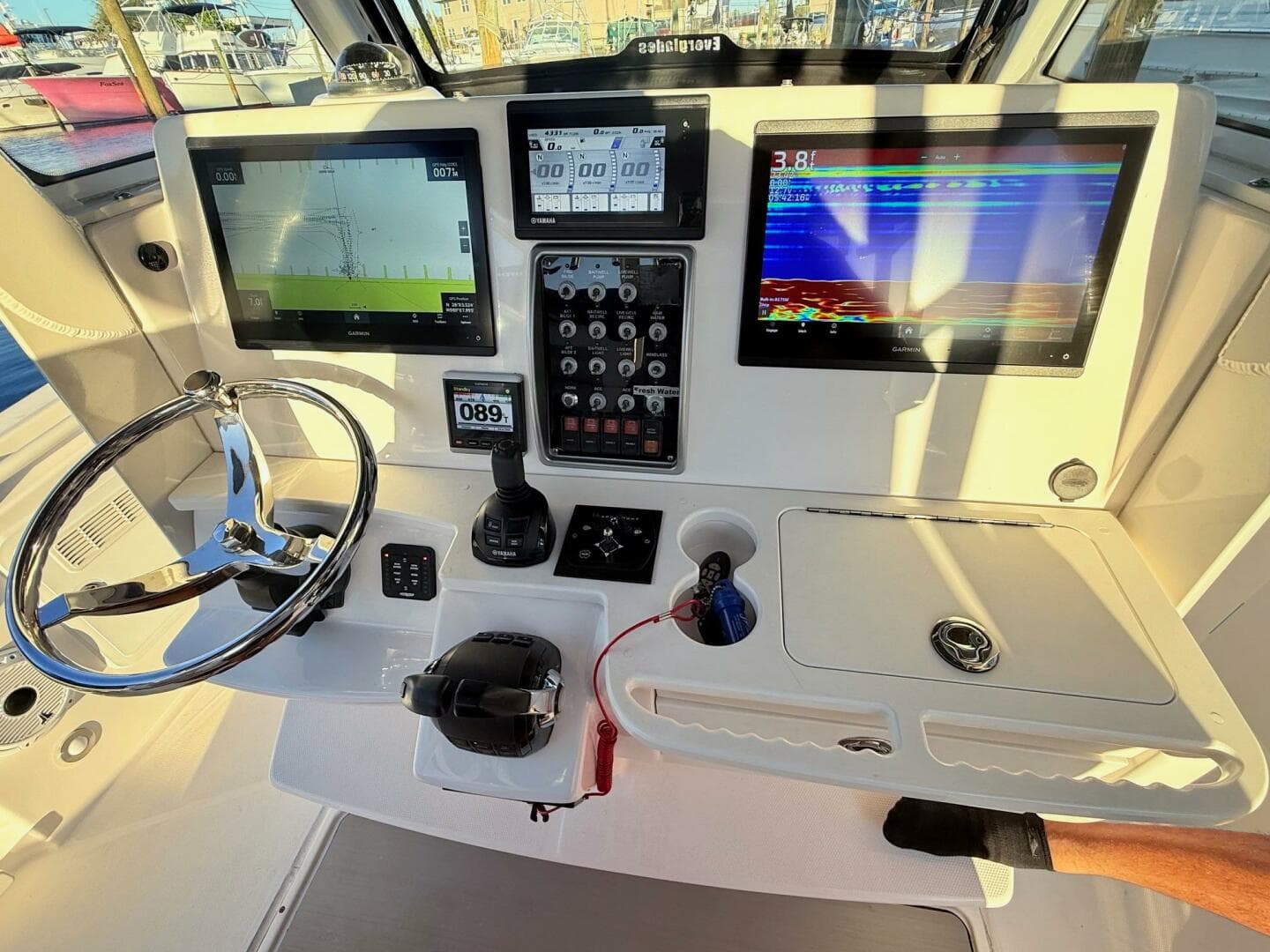 2014 Everglades 355 Center Console — photo 23