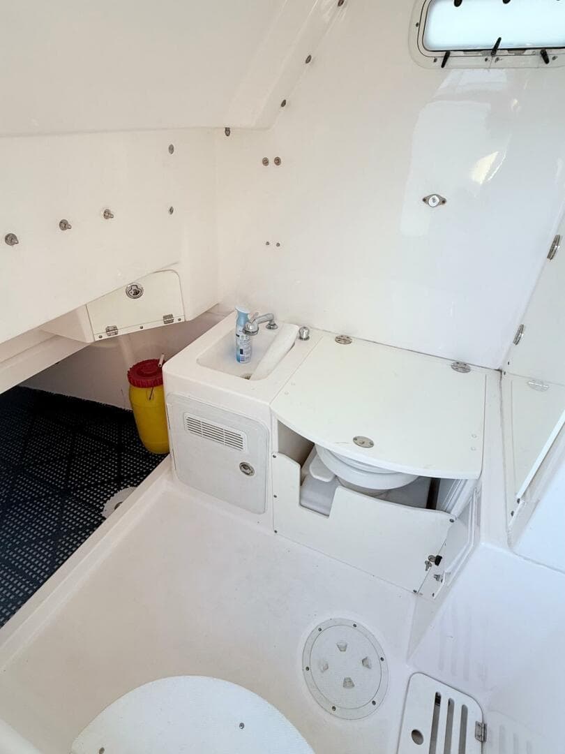 2014 Everglades 355 Center Console — photo 34