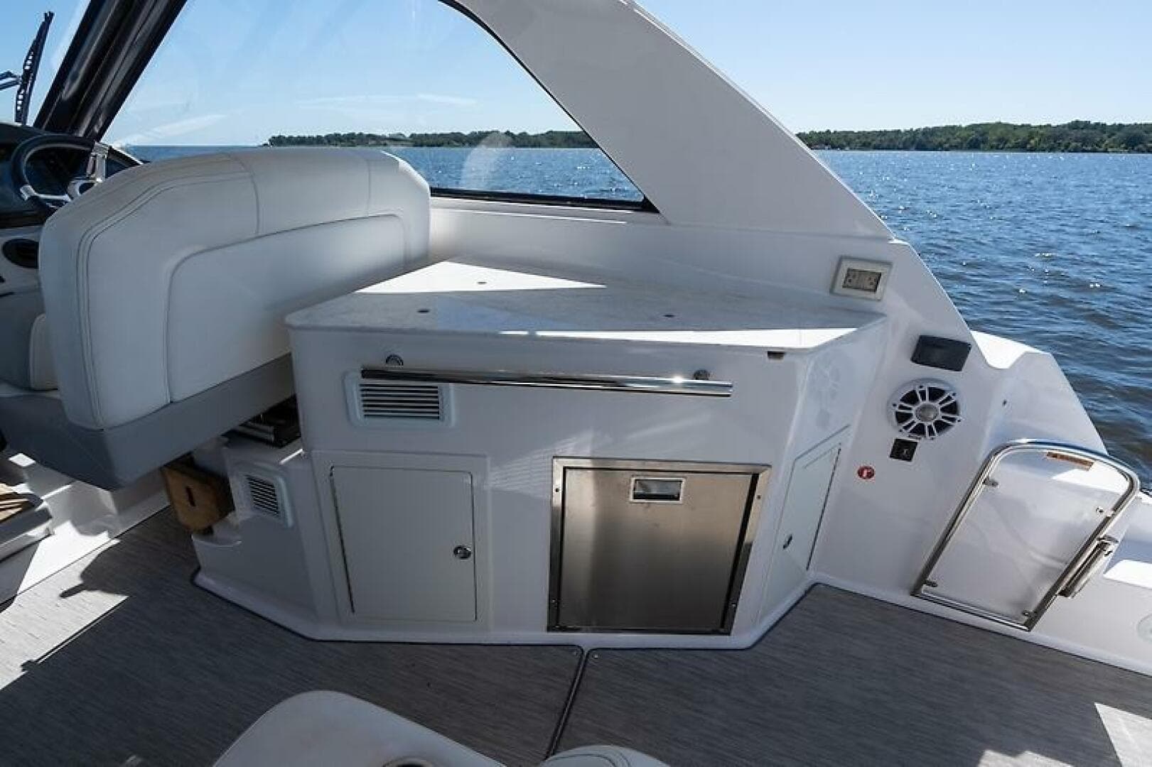 2019 Regal 35 Sport Coupe — photo 10