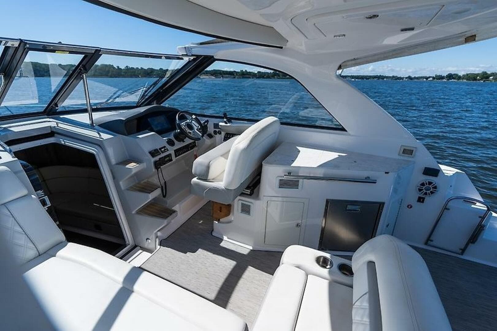 2019 Regal 35 Sport Coupe — photo 16