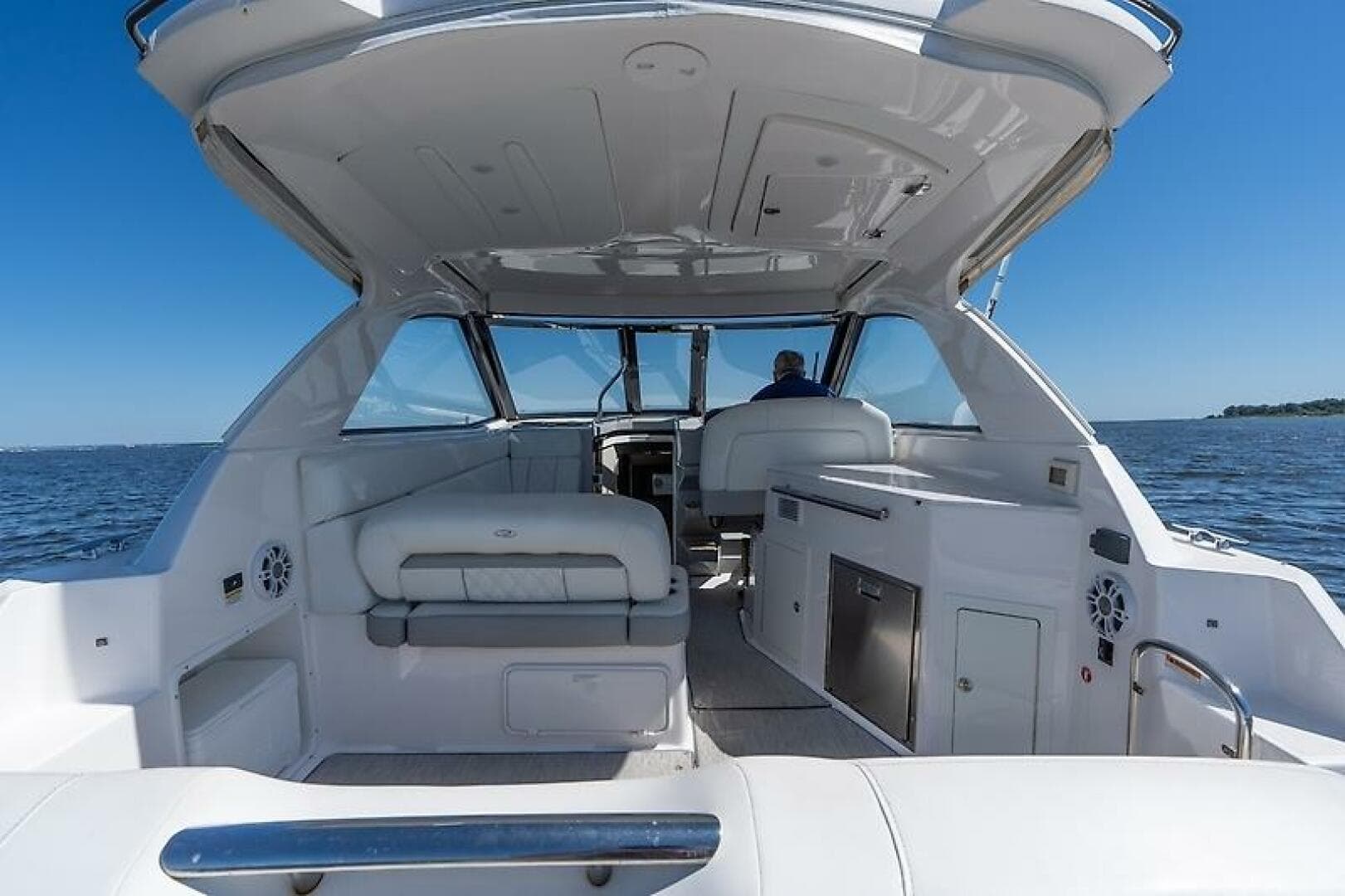 2019 Regal 35 Sport Coupe — photo 5