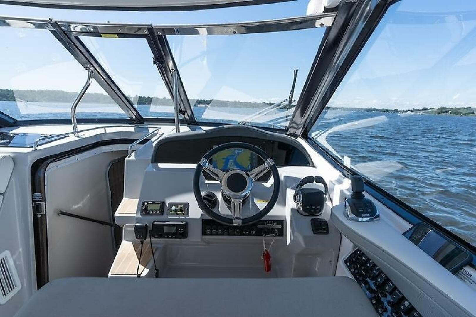 2019 Regal 35 Sport Coupe — photo 15