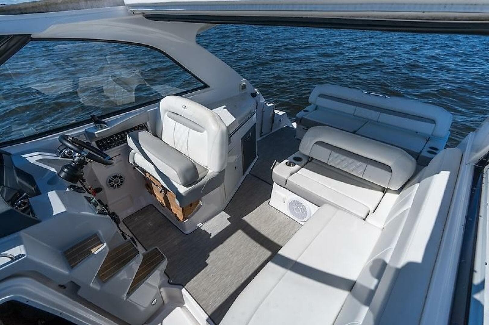 2019 Regal 35 Sport Coupe — photo 14